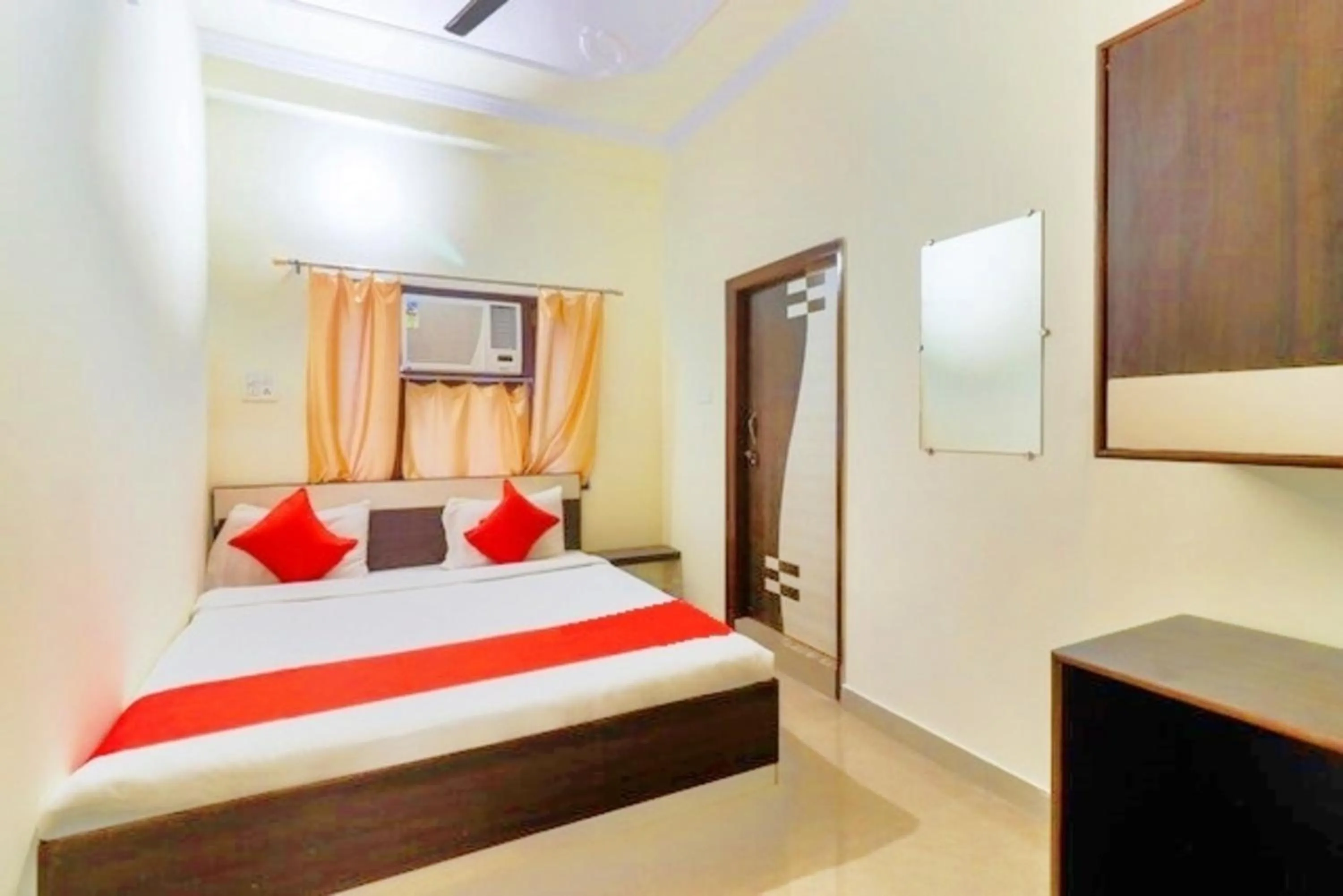 Bedroom in Hotel Station View Mughalsarai by ShriGo Hotels