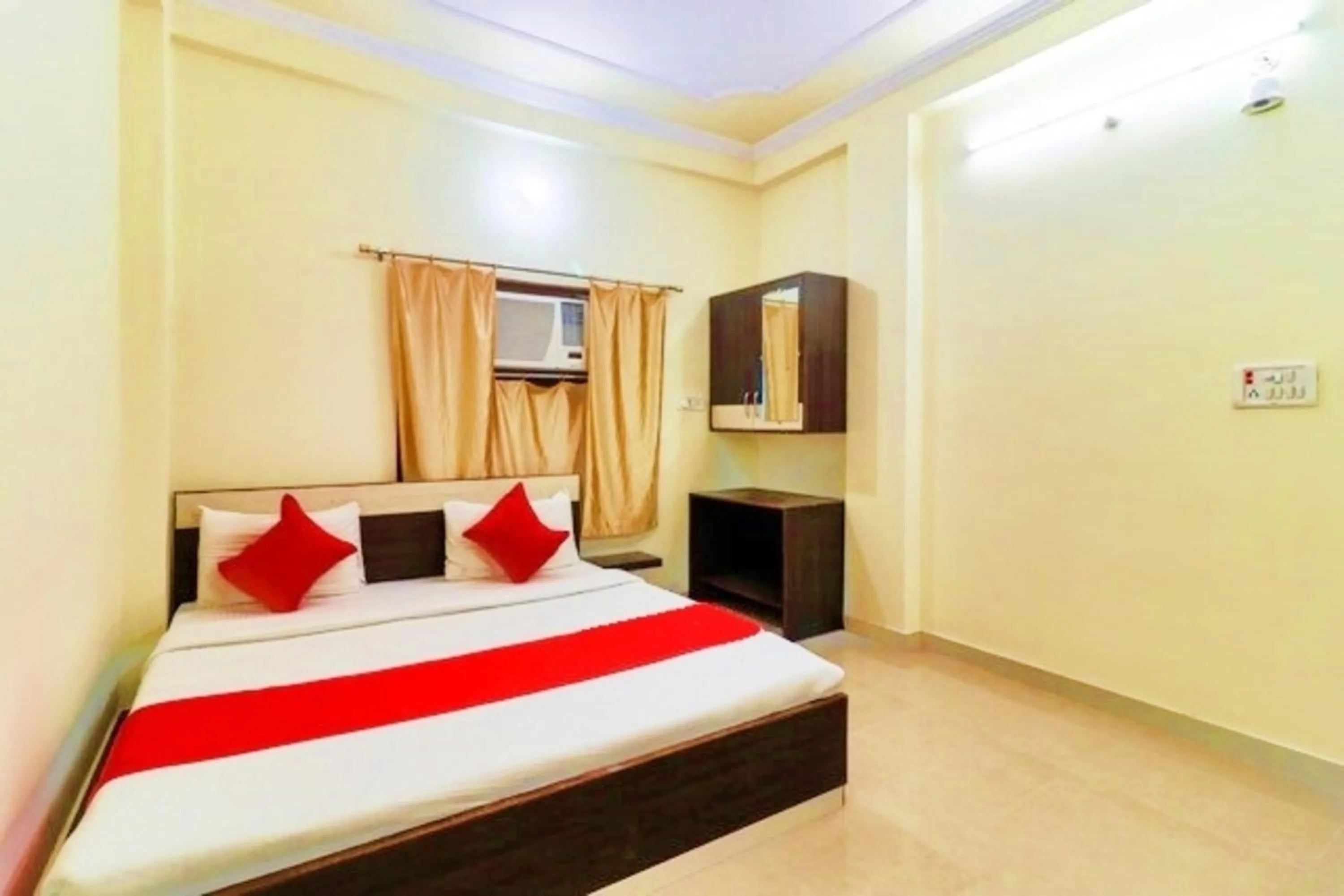 Bed in Hotel Station View Mughalsarai by ShriGo Hotels