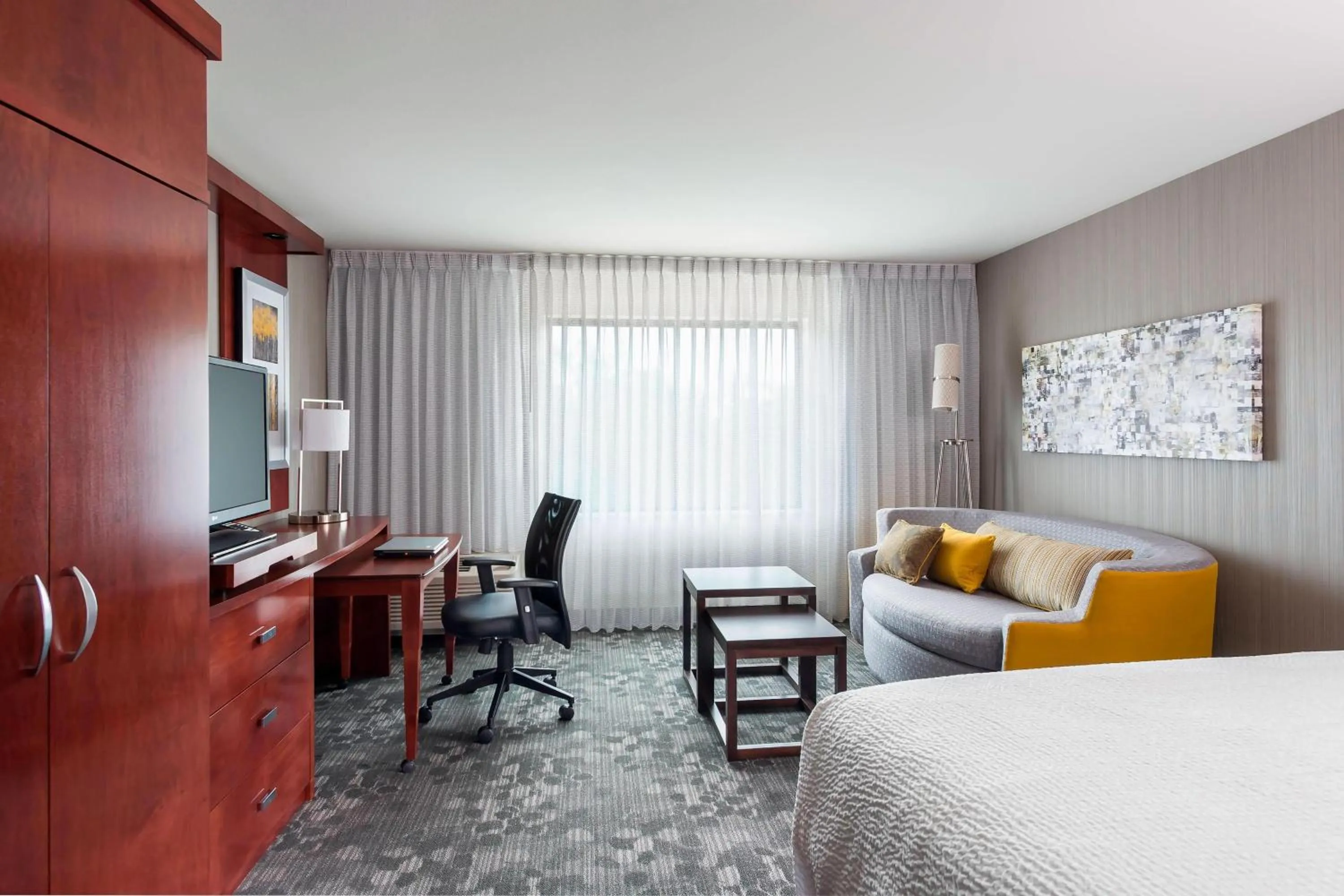 Living room, Bed in Courtyard by Marriott Kalamazoo Portage