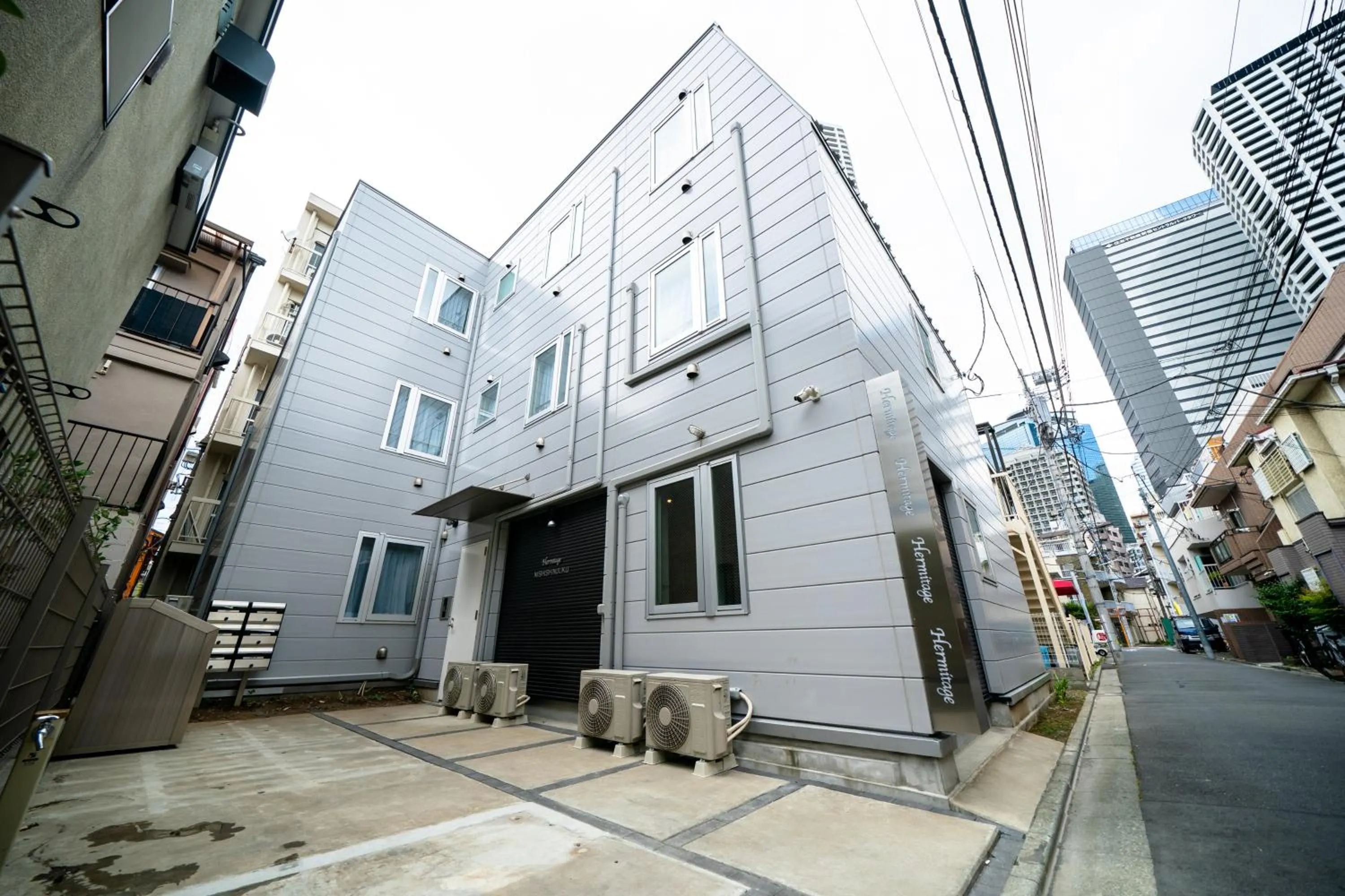 Facade/entrance in Hermitage Nishi Shinjuku