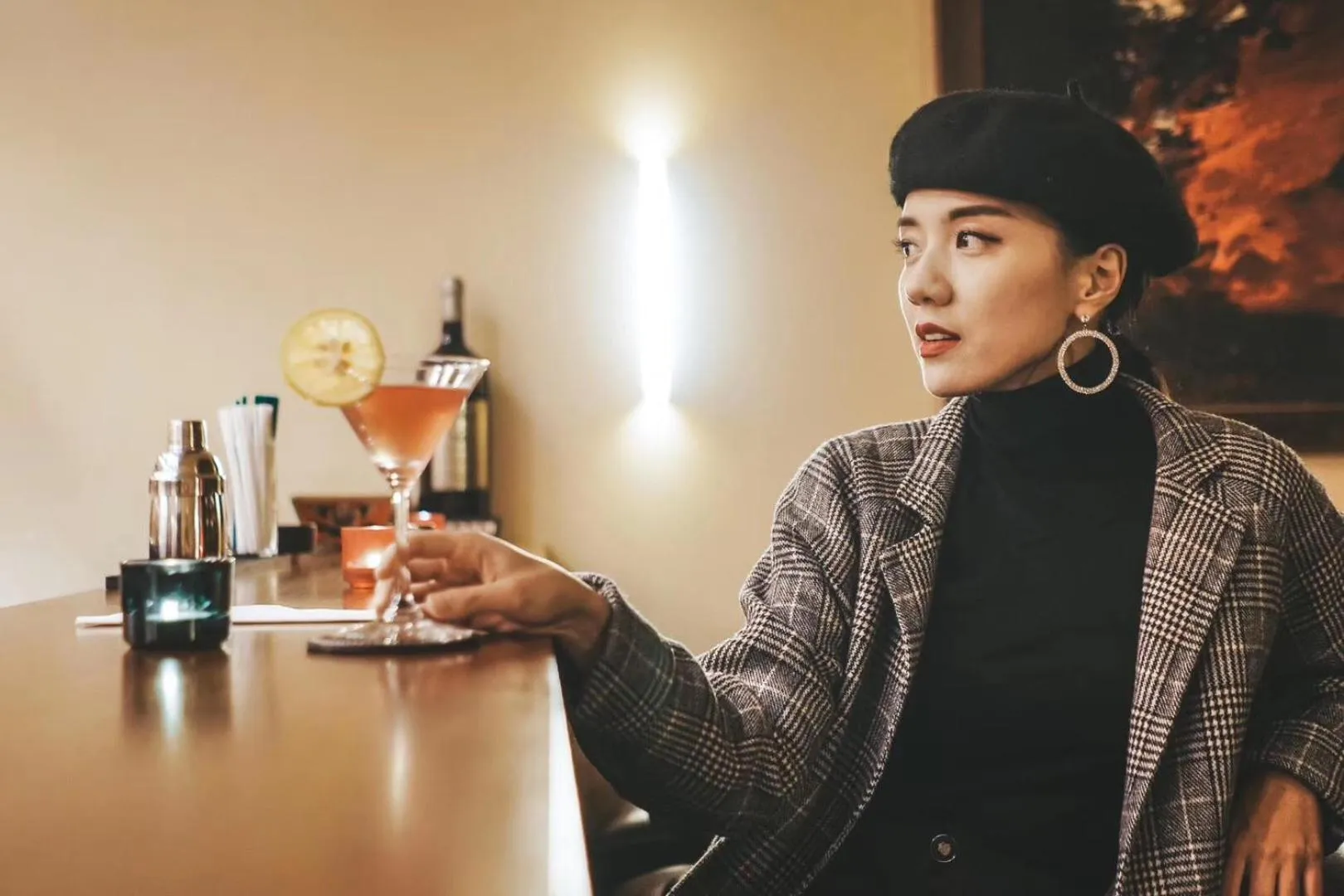 Lounge or bar in Sansa Village Boutique Hotel at Mutianyu Great Wall Adjoin to Mutianyu Great Wall - Room with the View of Great Wall - Jacuzzi with the View of Great Wall - Vehicle Shuttle Service - International Catering - SPA& Nail Beauty Facilities