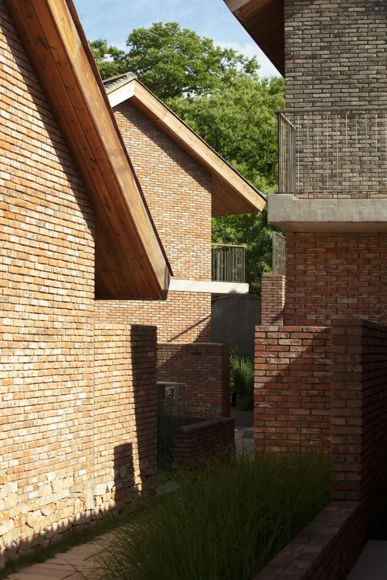 Property building in Sansa Village Boutique Hotel at Mutianyu Great Wall Adjoin to Mutianyu Great Wall - Room with the View of Great Wall - Jacuzzi with the View of Great Wall - Vehicle Shuttle Service - International Catering - SPA& Nail Beauty Facilities