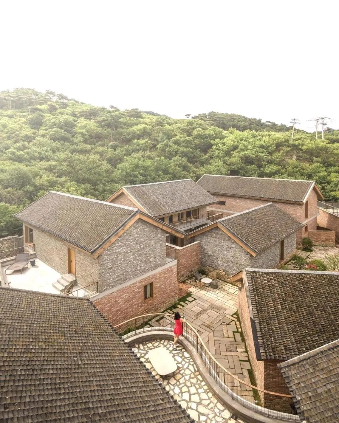 Bird's eye view in Sansa Village Boutique Hotel at Mutianyu Great Wall Adjoin to Mutianyu Great Wall - Room with the View of Great Wall - Jacuzzi with the View of Great Wall - Vehicle Shuttle Service - International Catering - SPA& Nail Beauty Facilities