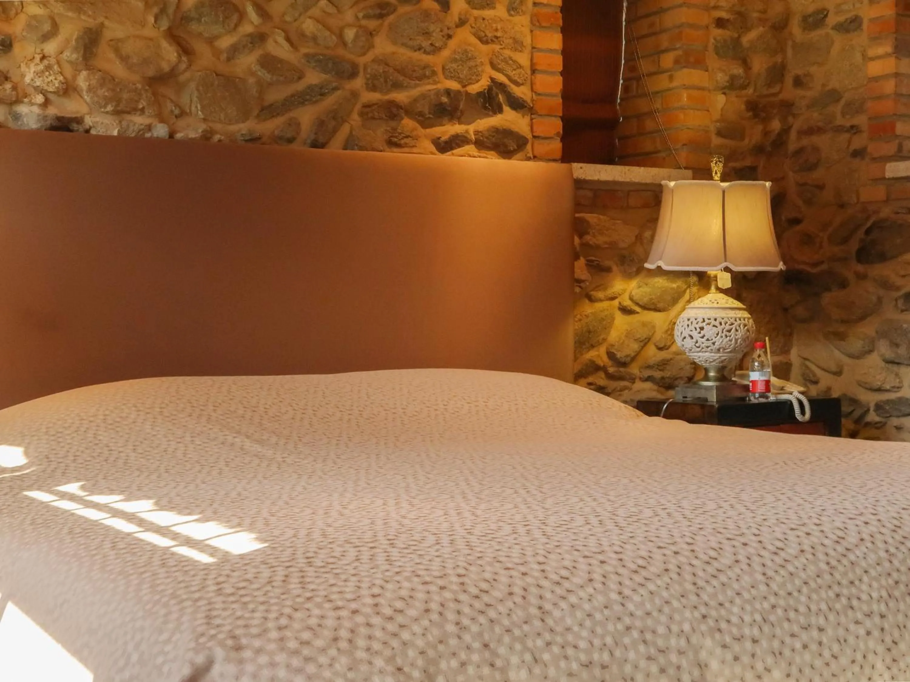 Bed in Sansa Village Boutique Hotel at Mutianyu Great Wall Adjoin to Mutianyu Great Wall - Room with the View of Great Wall - Jacuzzi with the View of Great Wall - Vehicle Shuttle Service - International Catering - SPA& Nail Beauty Facilities