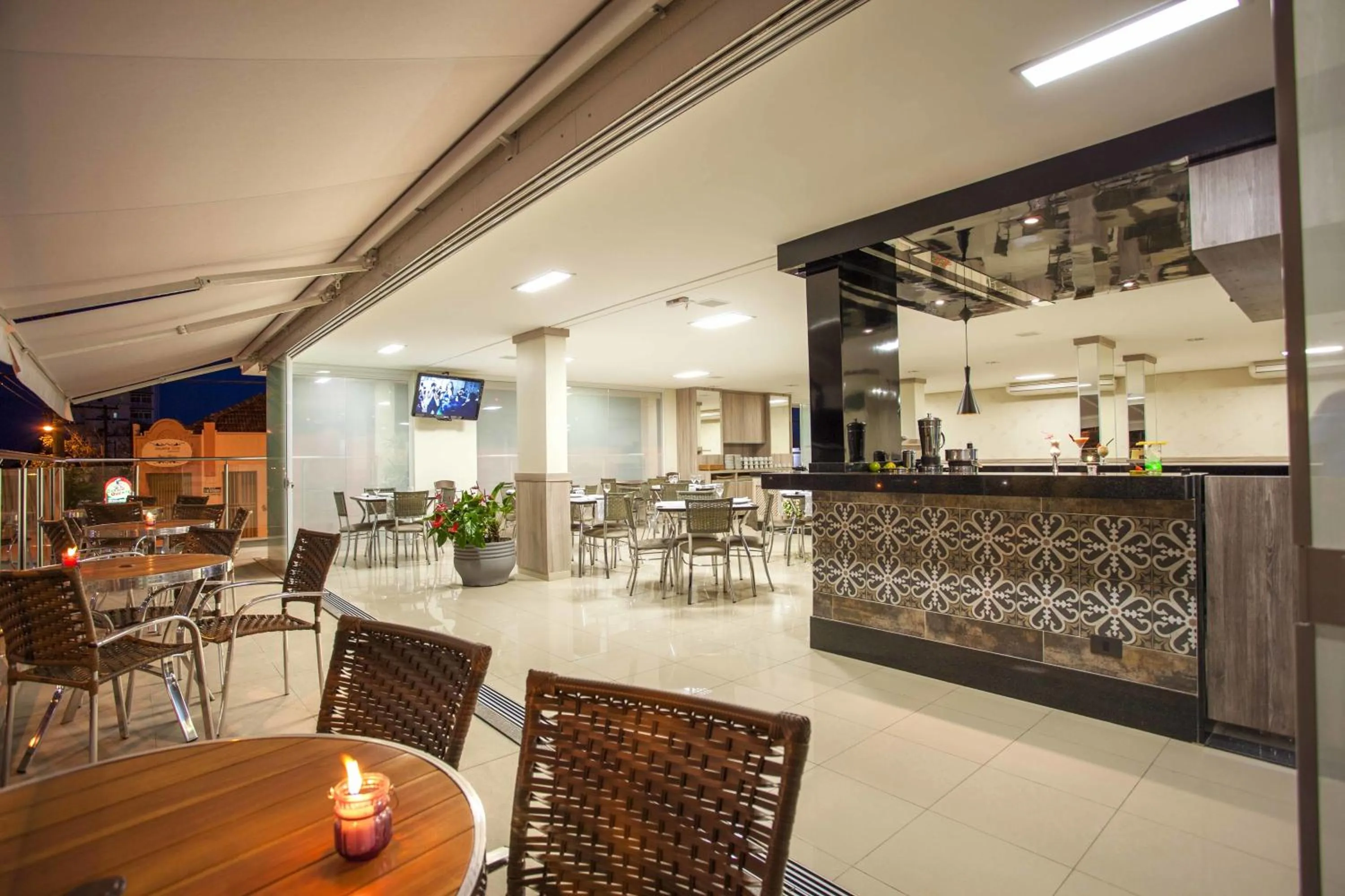 Restaurant/places to eat in Estoril Hotel