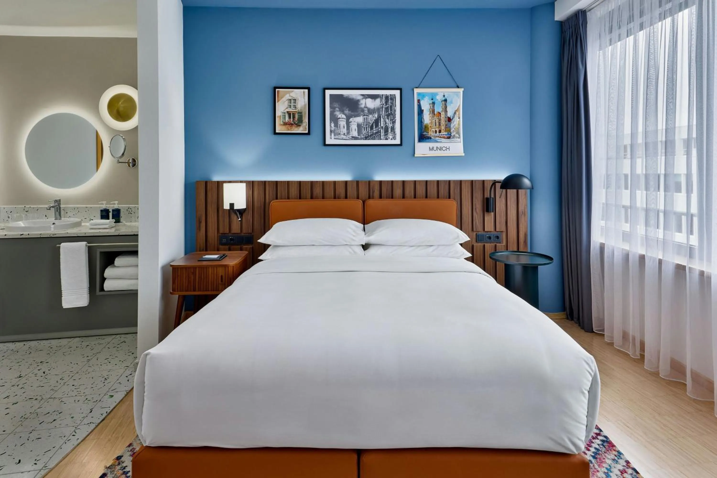 Bathroom, Bed in Four Points by Sheraton Munich Messe