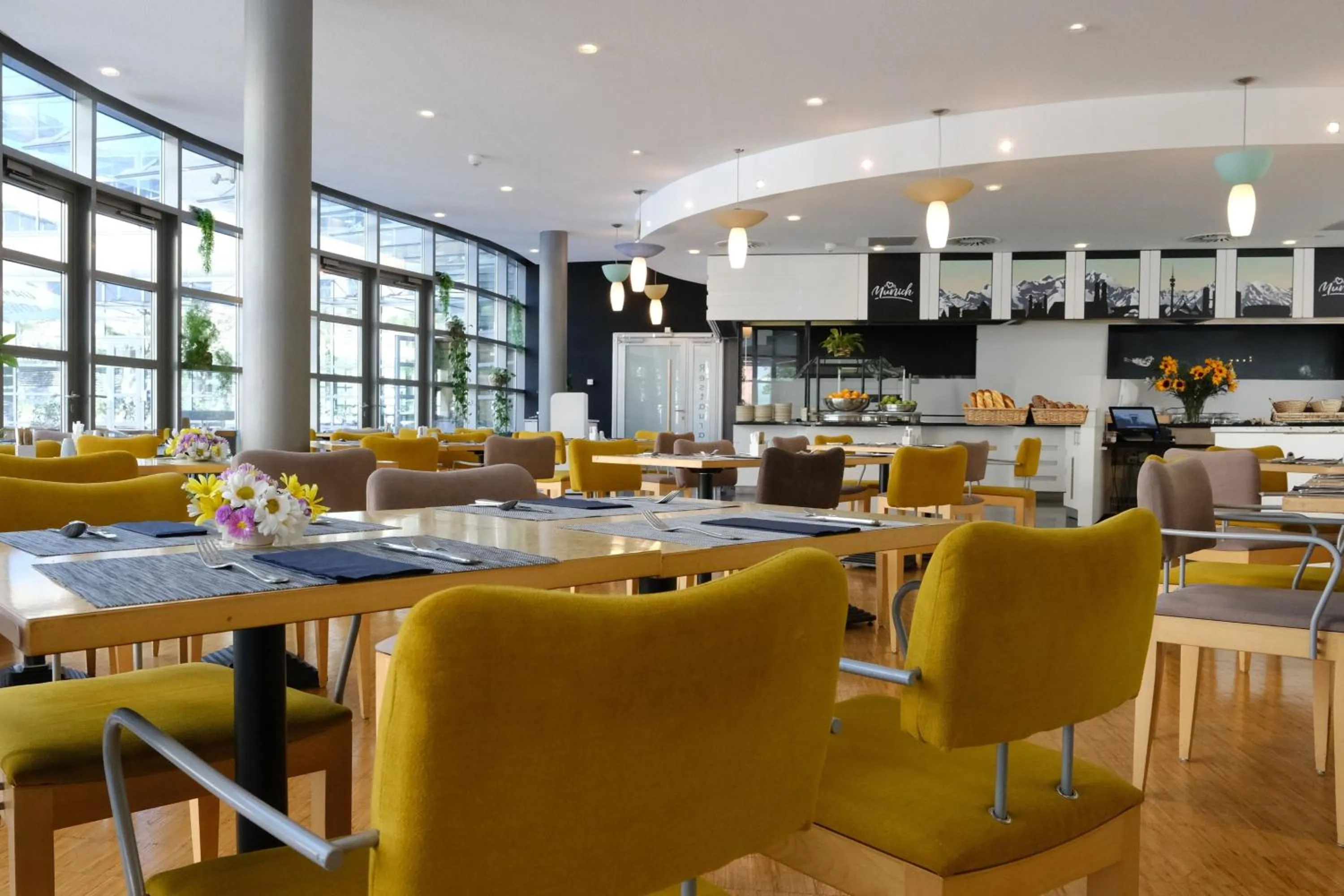 Restaurant/places to eat in Four Points by Sheraton Munich Messe