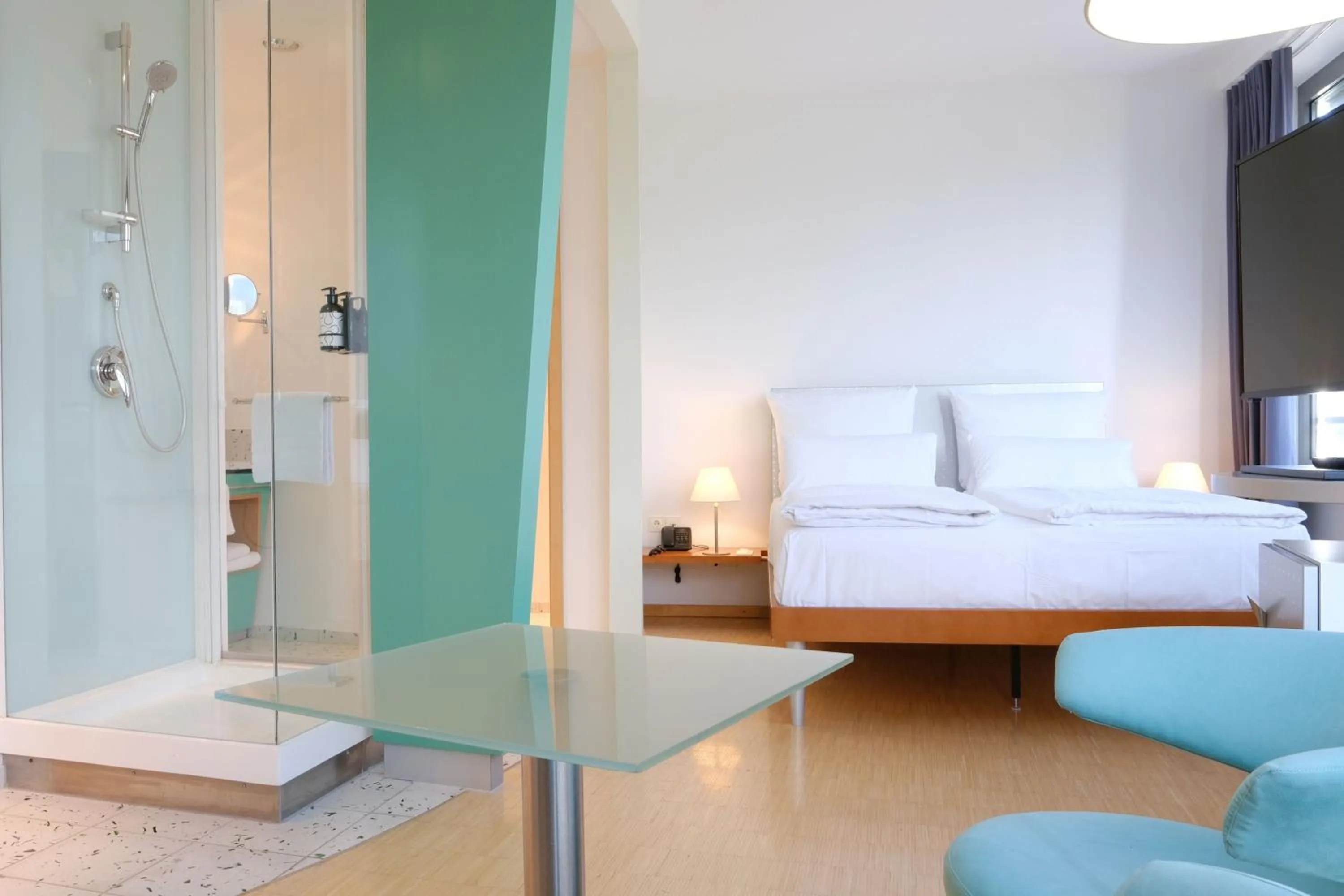 Photo of the whole room, Bed in Four Points by Sheraton Munich Messe