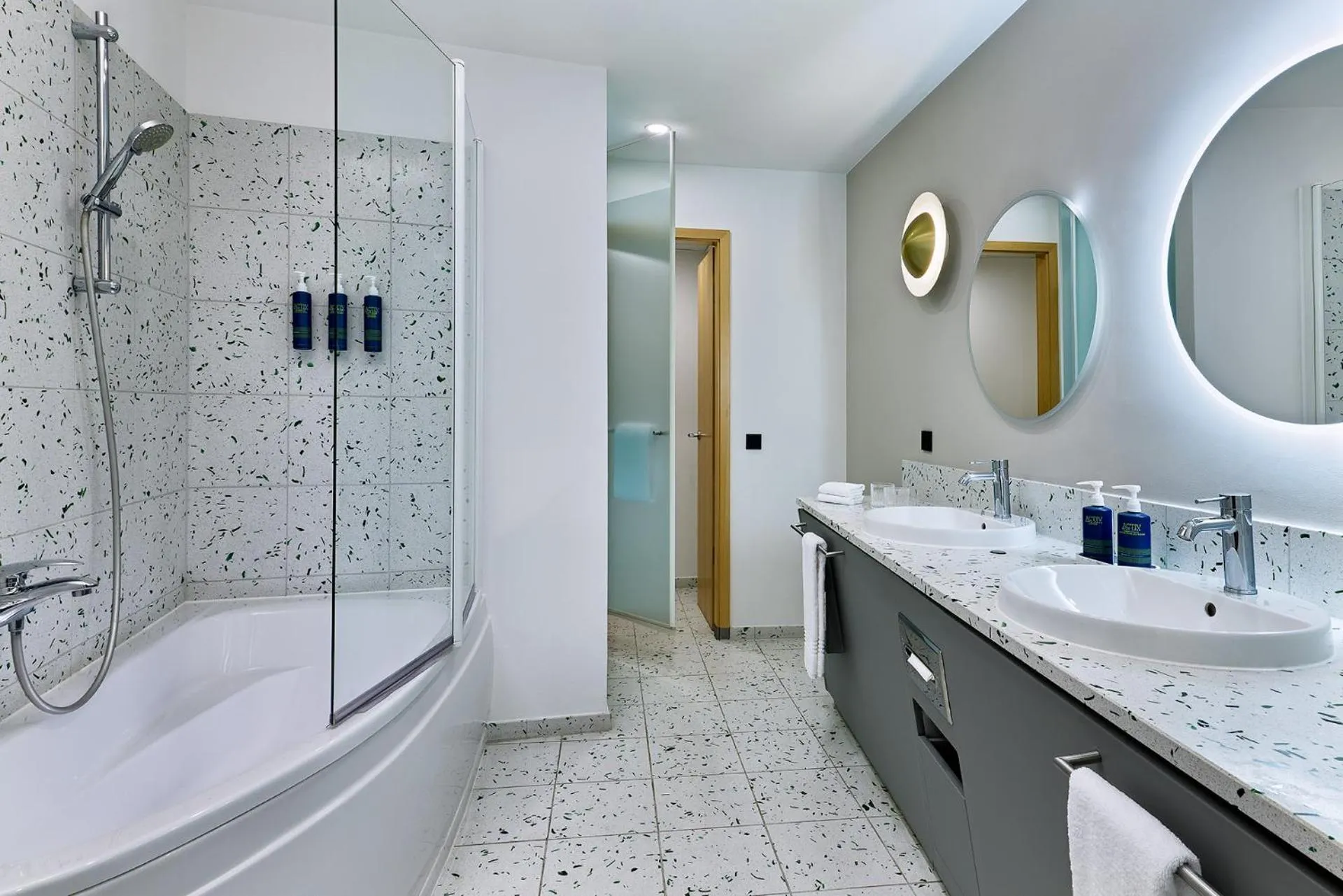 Shower in Four Points by Sheraton Munich Messe