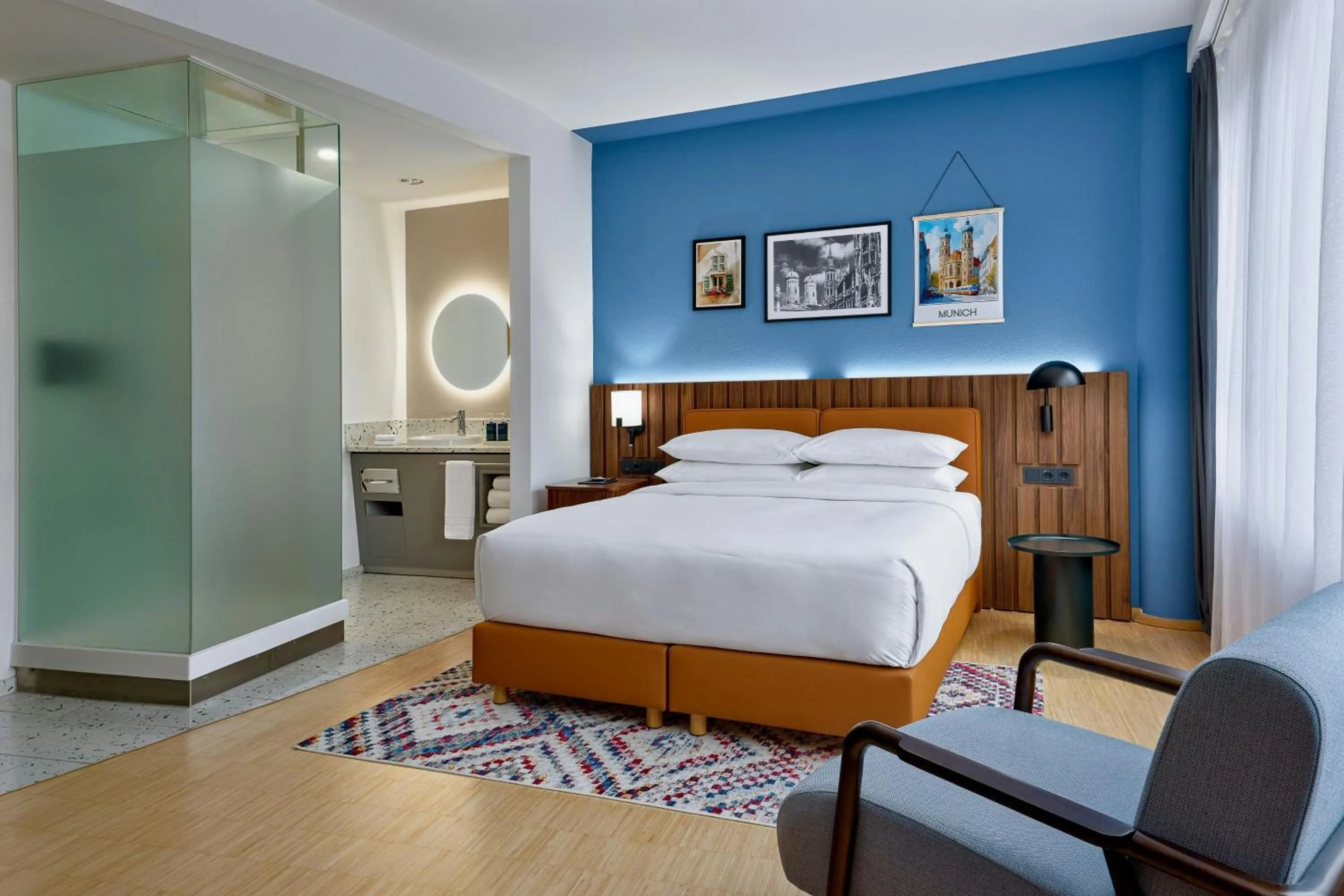 Photo of the whole room, Bed in Four Points by Sheraton Munich Messe