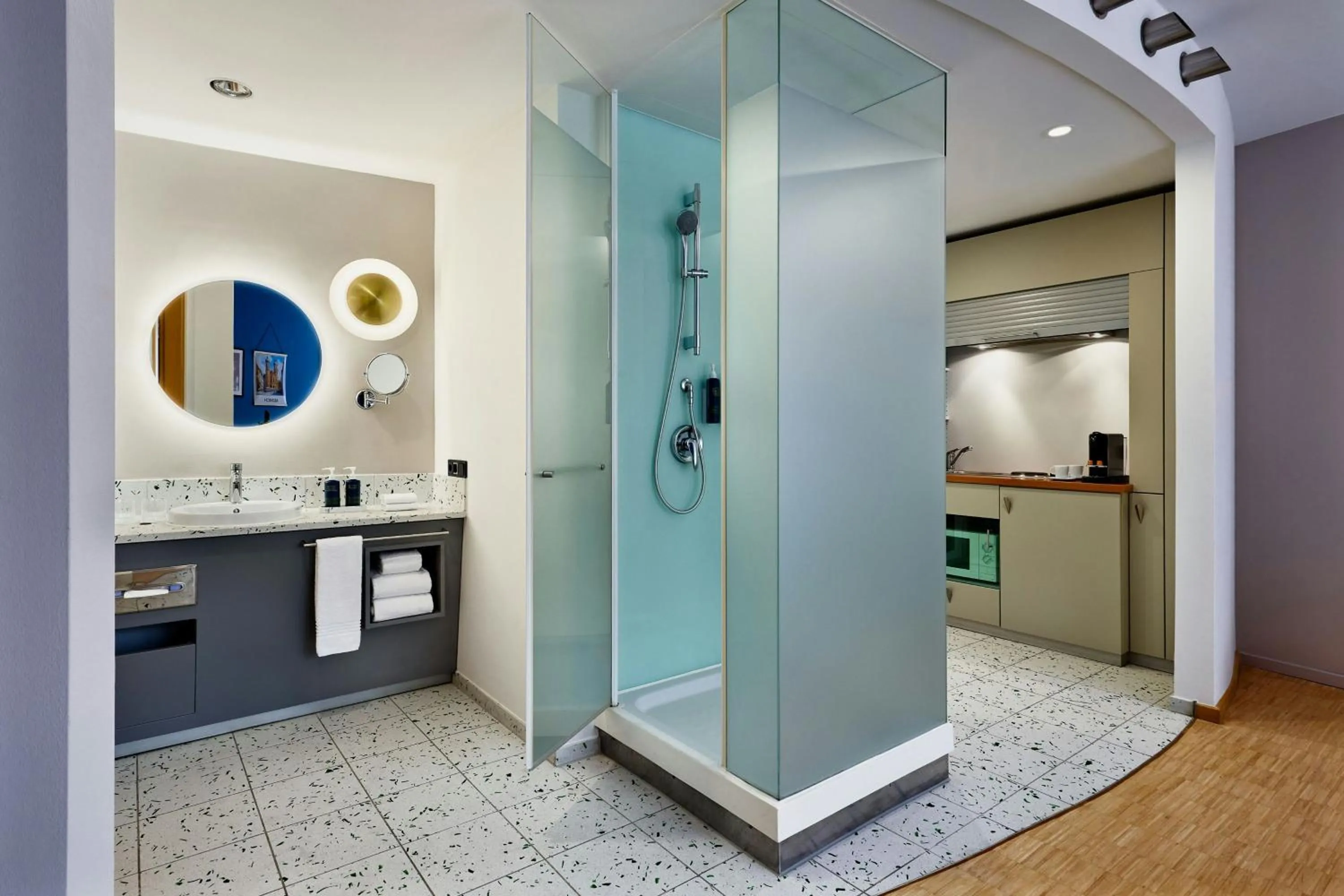 Kitchen or kitchenette in Four Points by Sheraton Munich Messe