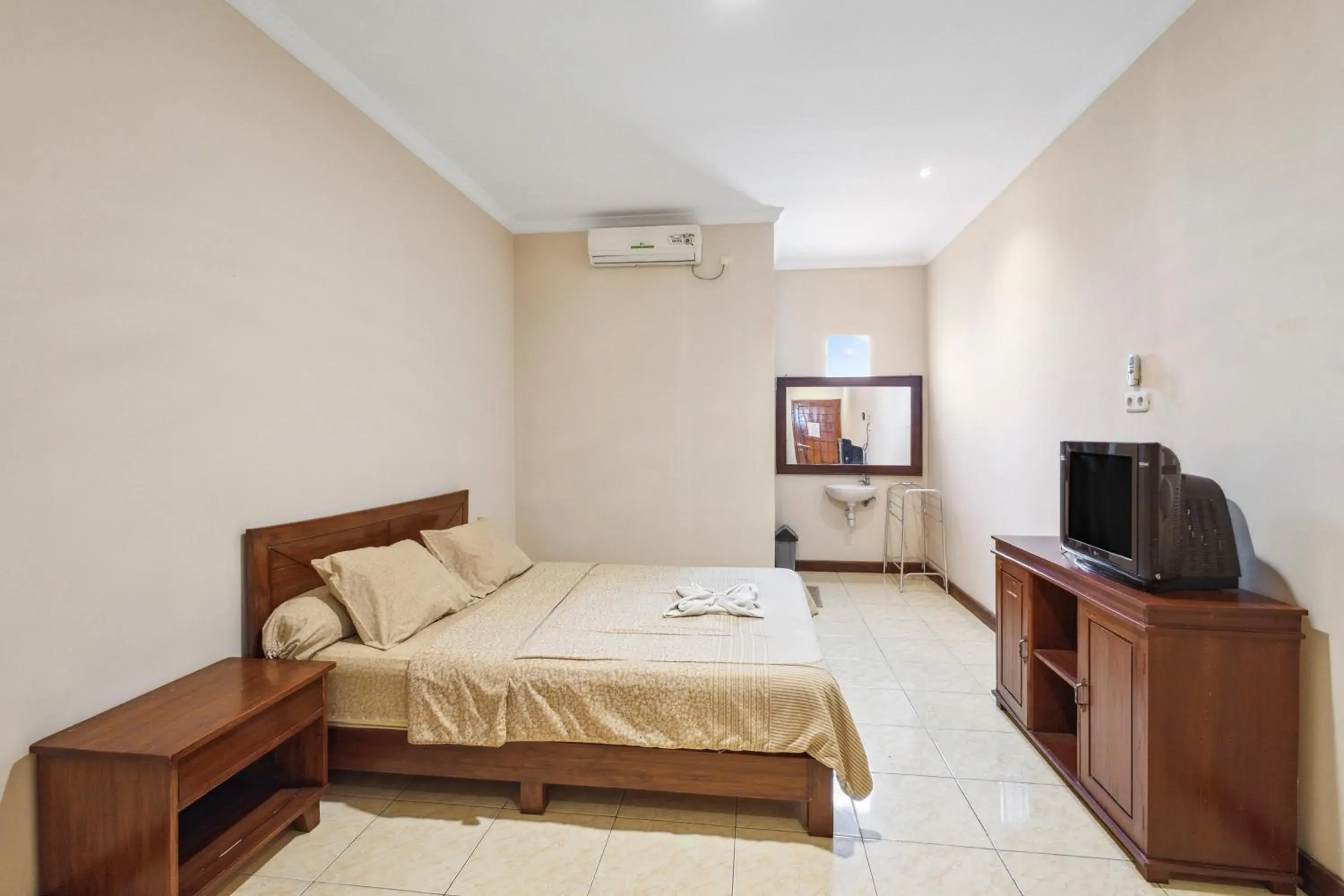 Laguna Double Bed Room in Sawarna Little Hula Hula Laguna Double Bed Room in Sawarna Little Hula Hula