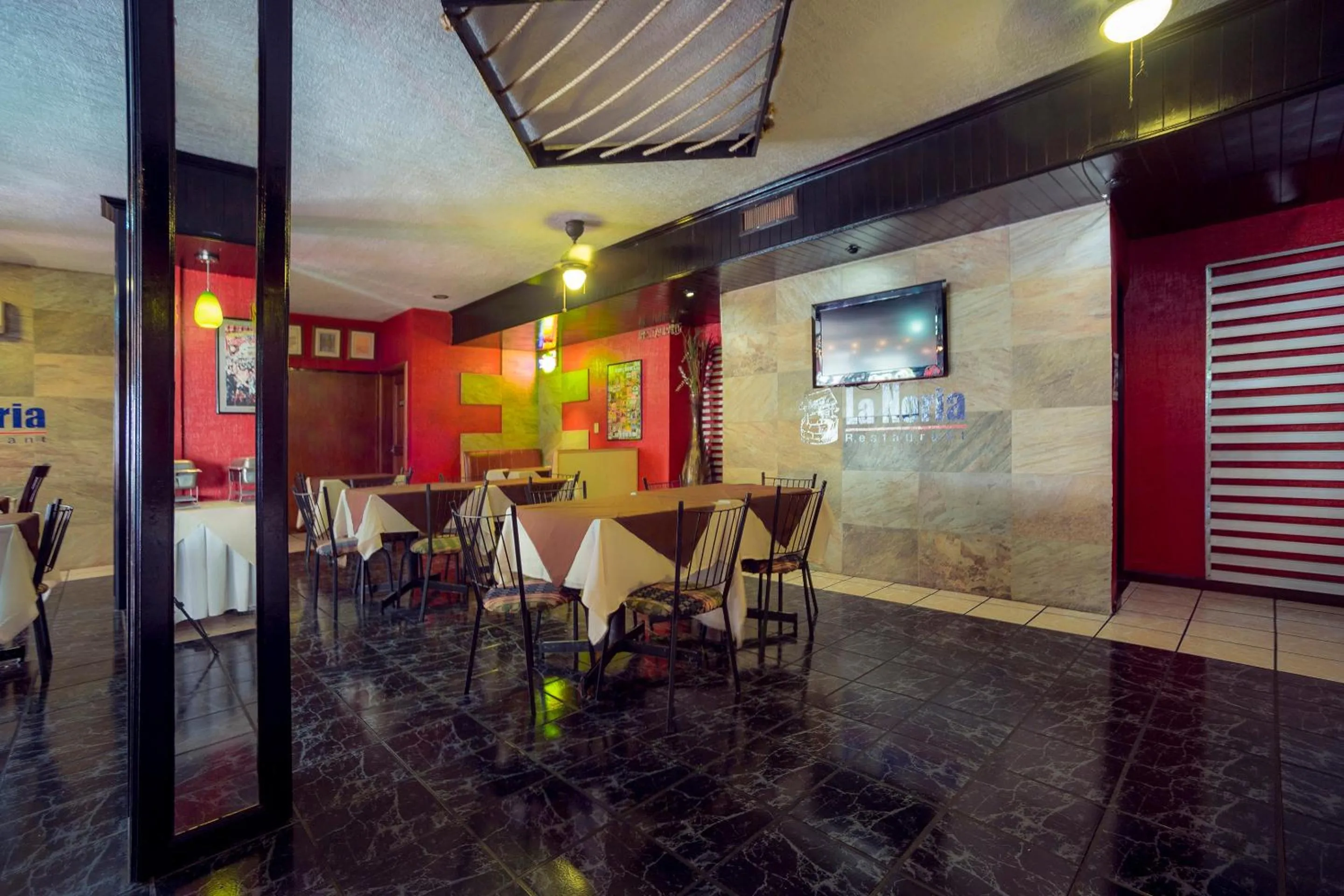 Restaurant/places to eat in Hotel Torre