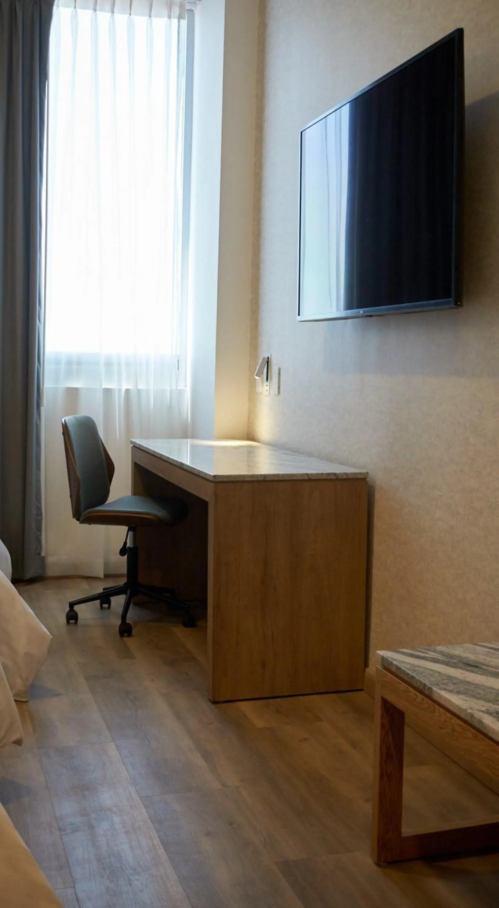 TV and multimedia in Hotel Plaza Génova Centro