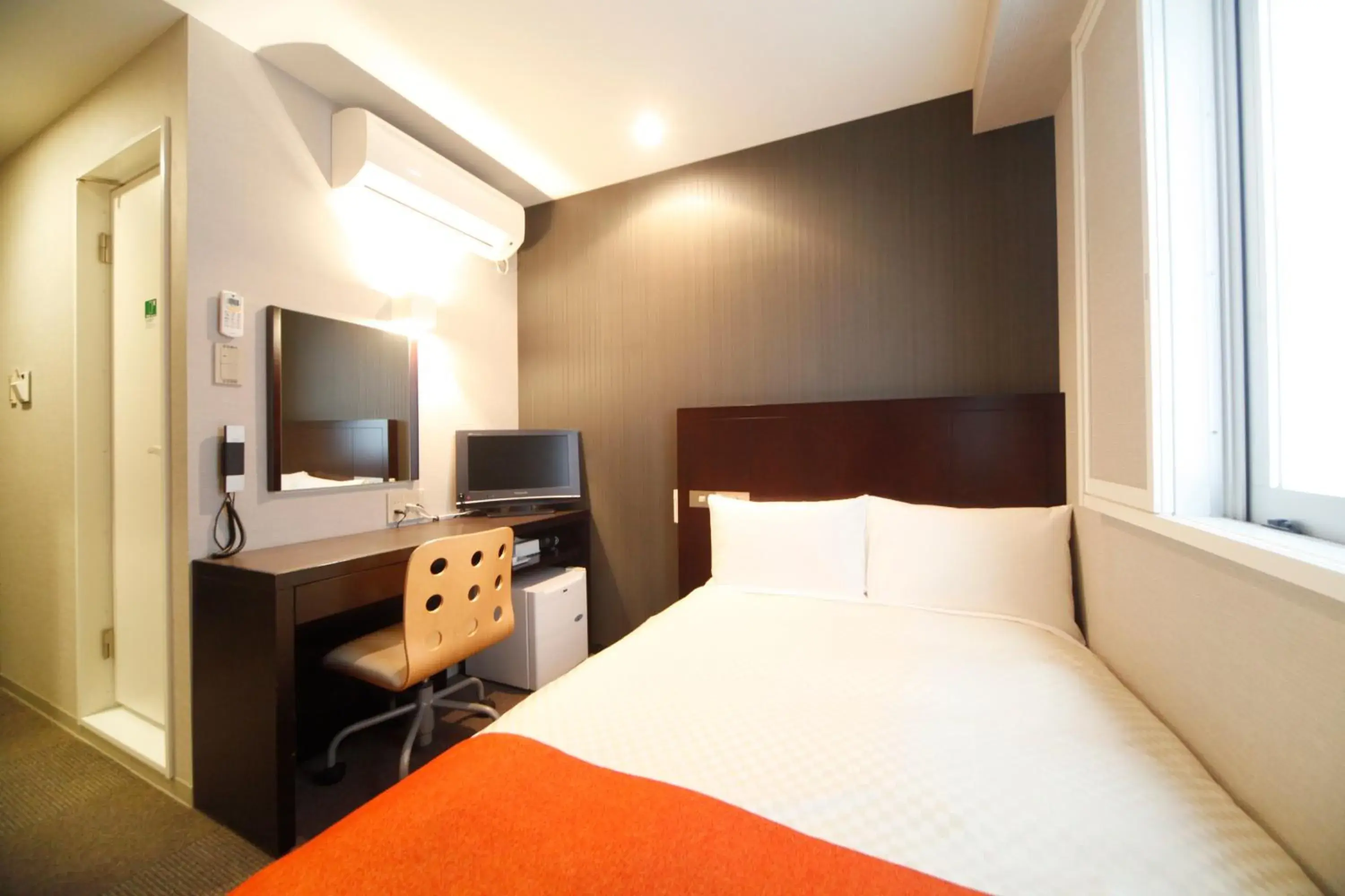 Double Room with Small Double Bed - single occupancy - Smoking in Vessel Inn Hiroshima Ekimae Double Room with Small Double Bed - single occupancy - Smoking in Vessel Inn Hiroshima Ekimae