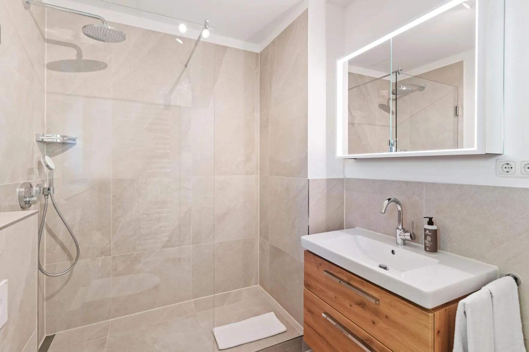 Shower in Strandhotel Glücksburg