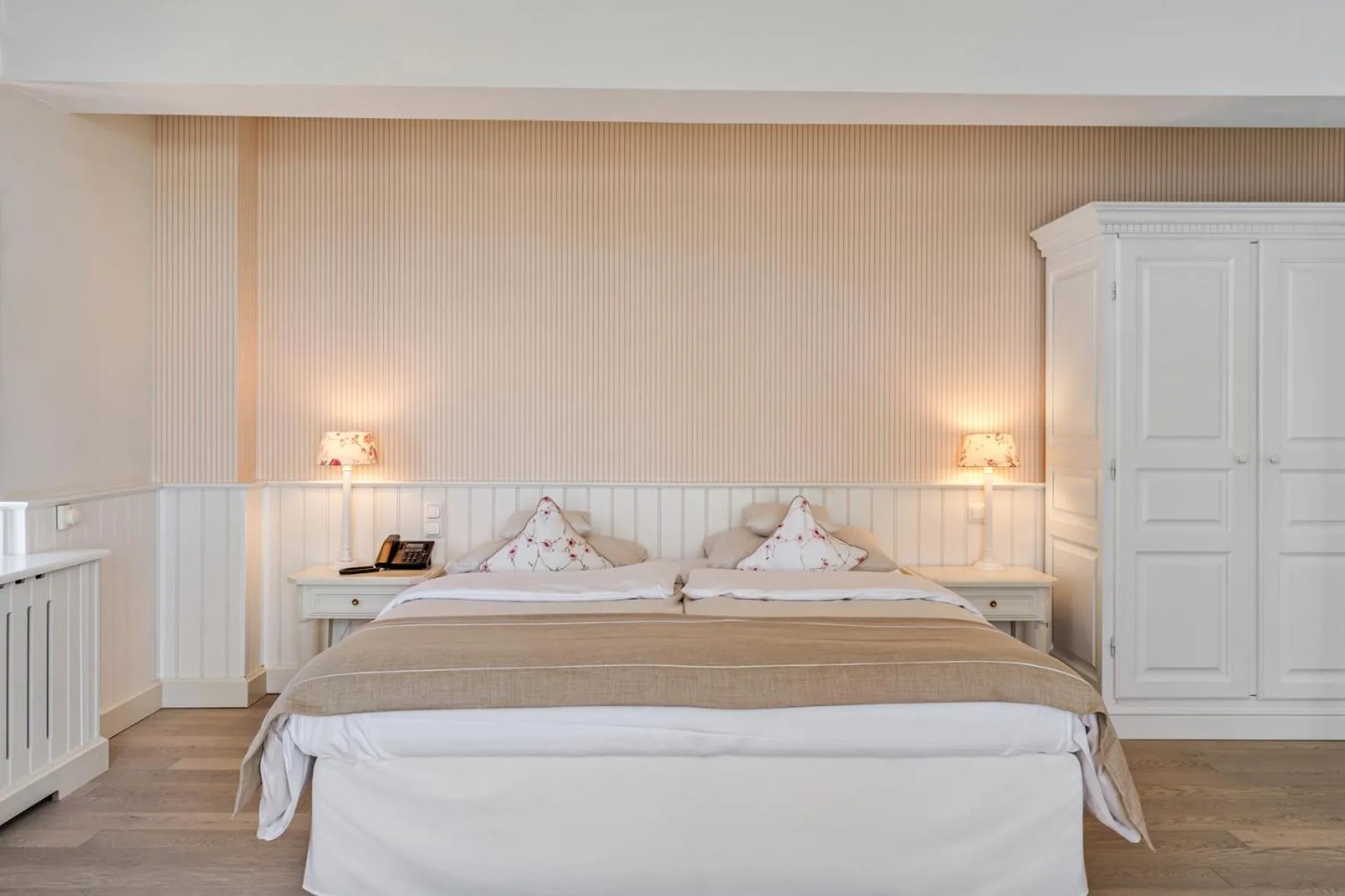 Bedroom, Bed in Strandhotel Glücksburg