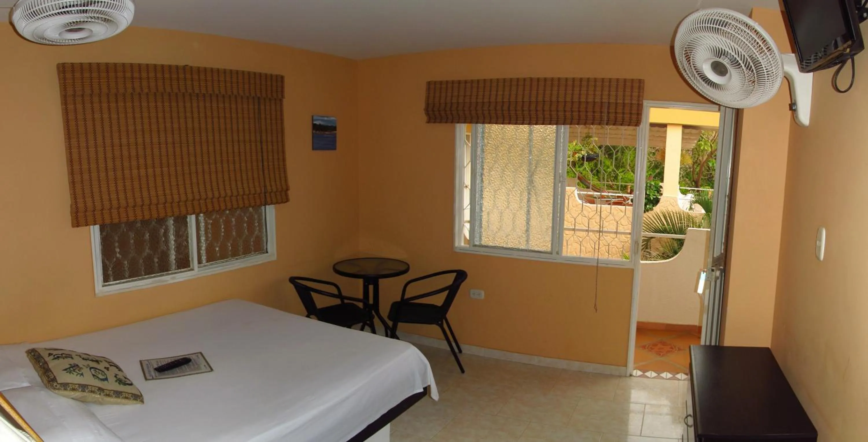 Photo of the whole room in Casa D'mer Taganga