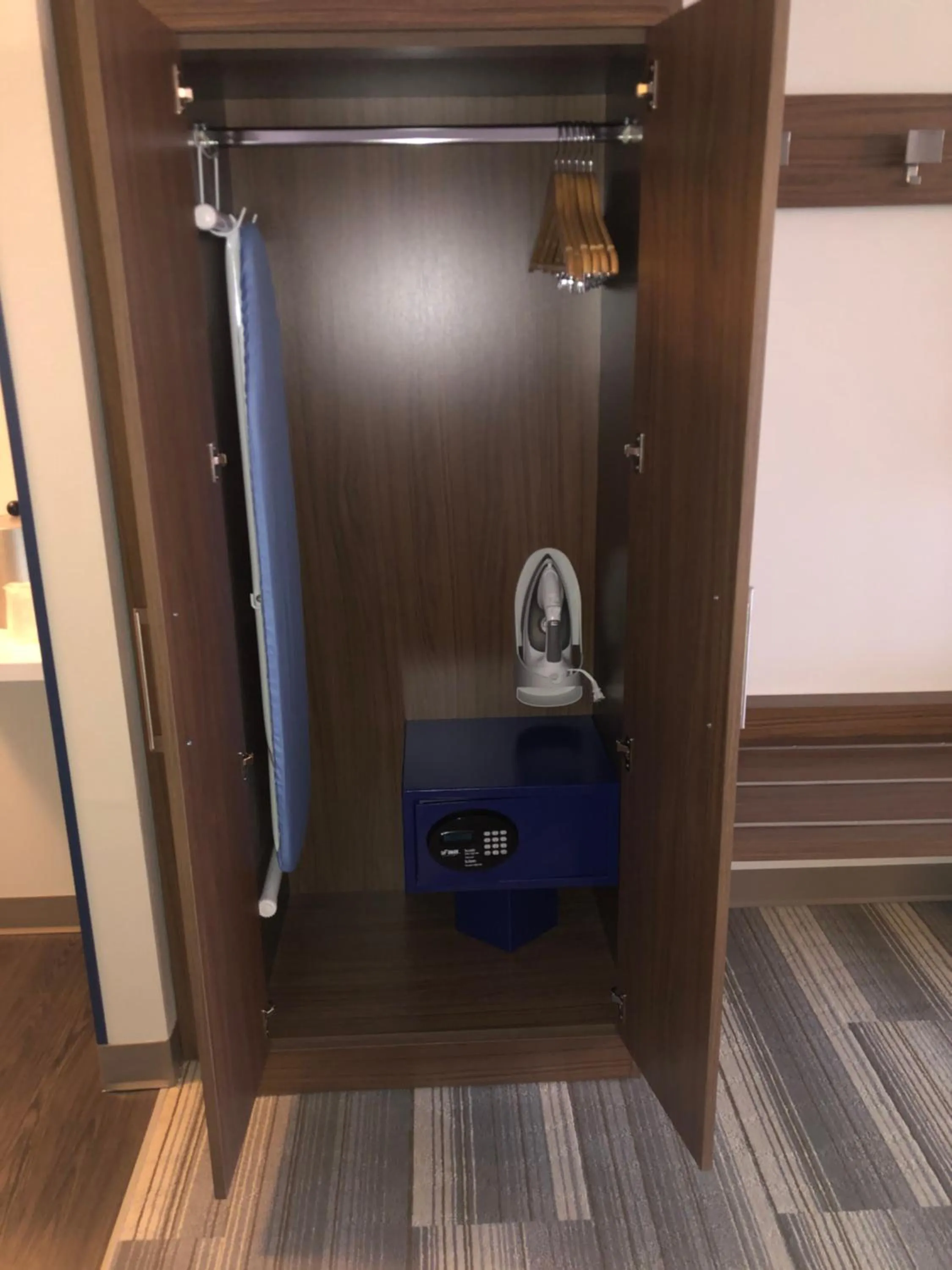 Bedroom in Holiday Inn Express & Suites - Madison West - Middleton by IHG