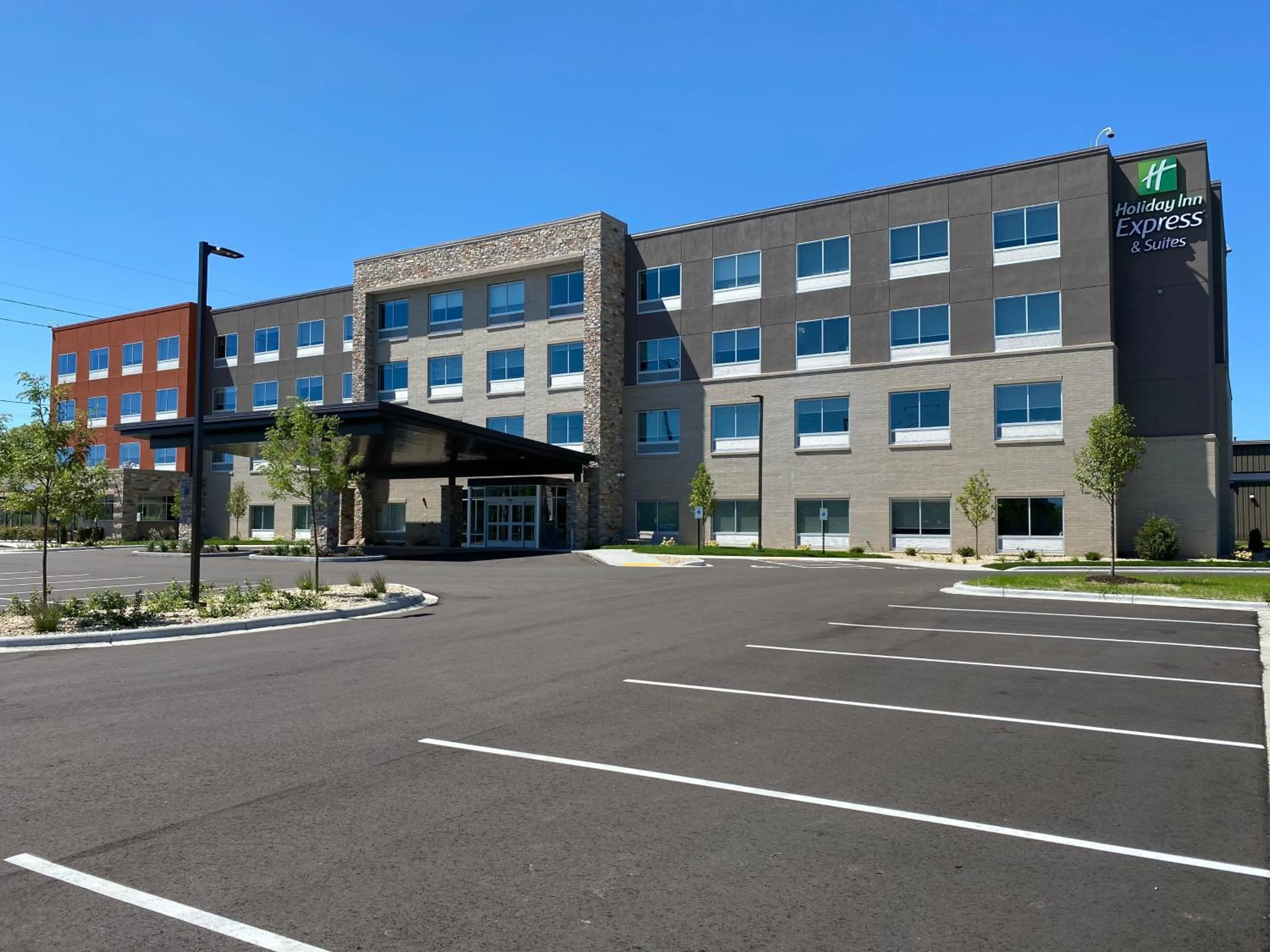 Property building in Holiday Inn Express & Suites - Madison West - Middleton by IHG