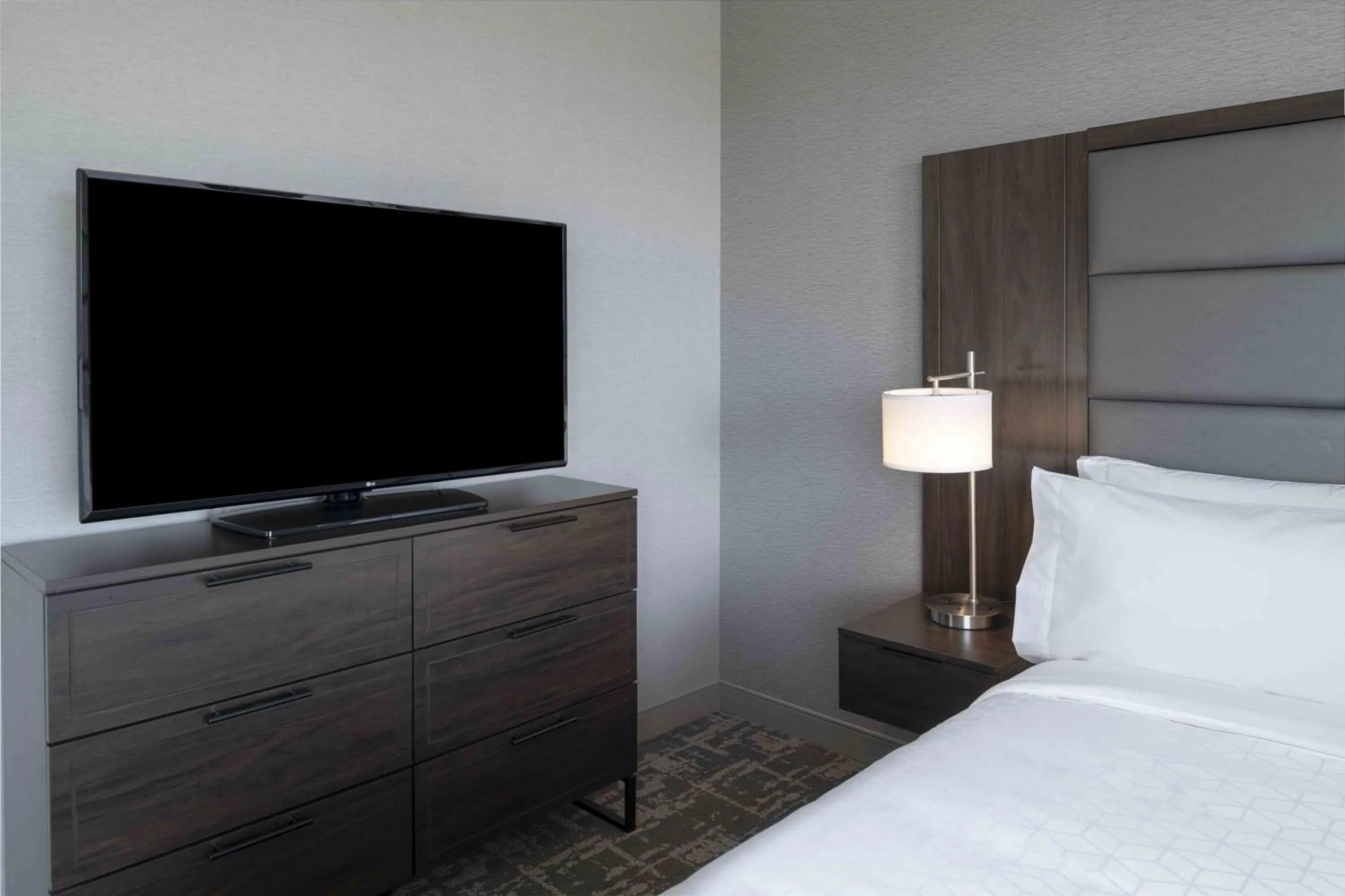 TV and multimedia, Bed in Staybridge Suites - Boston Logan Airport - Revere by IHG