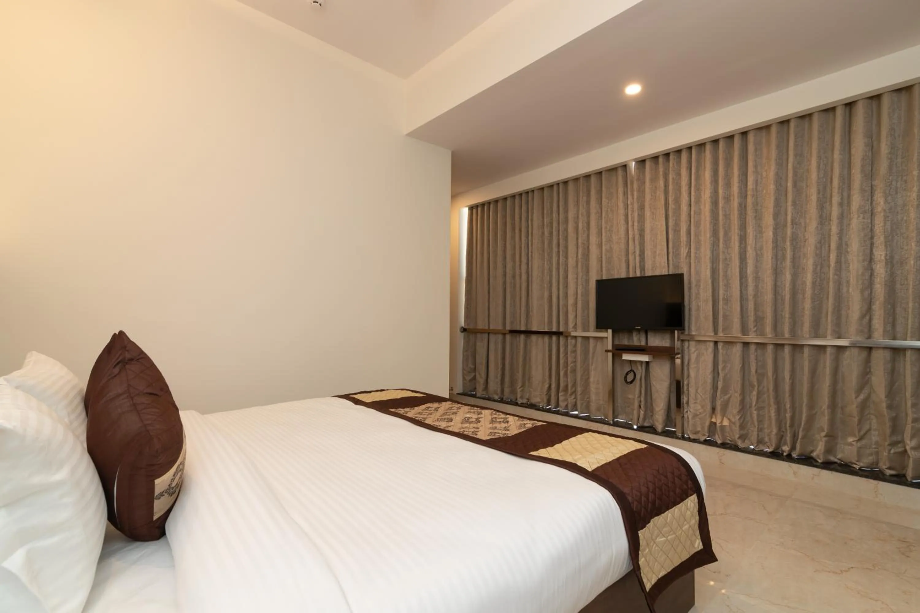 Communal lounge/ TV room, Bed in Mojatel By Icon