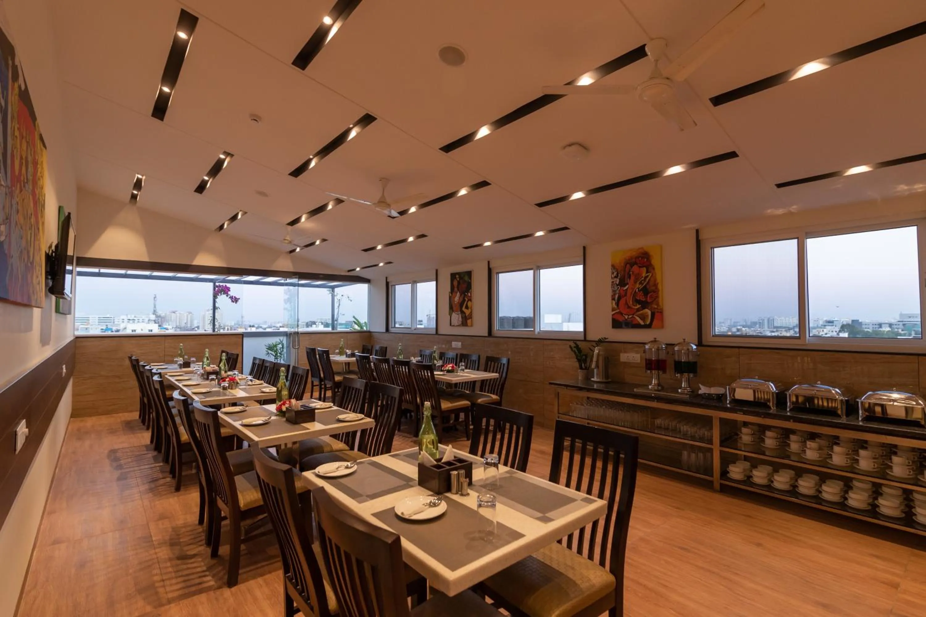 Restaurant/places to eat in Mojatel By Icon