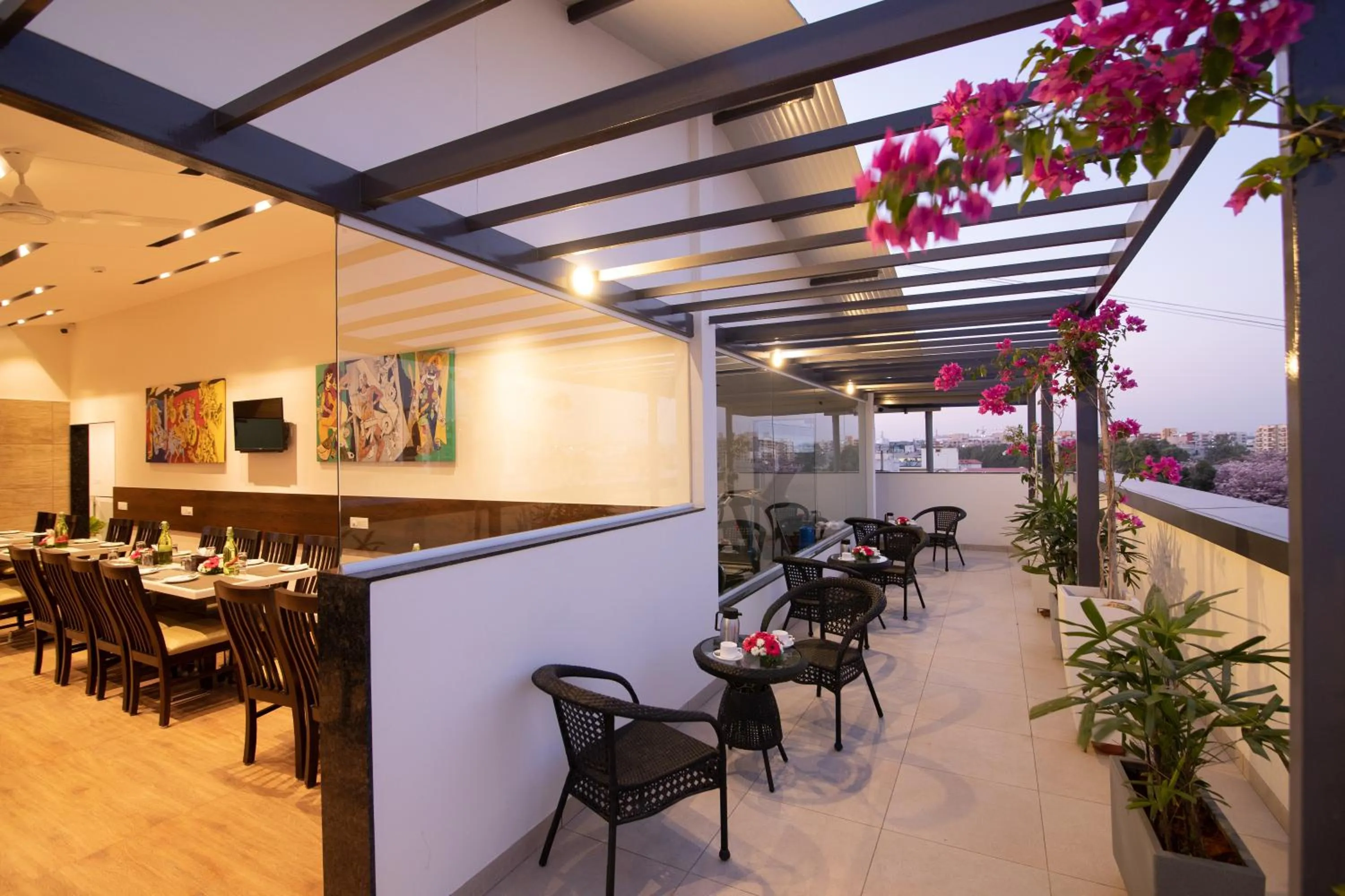 Restaurant/places to eat in Mojatel By Icon