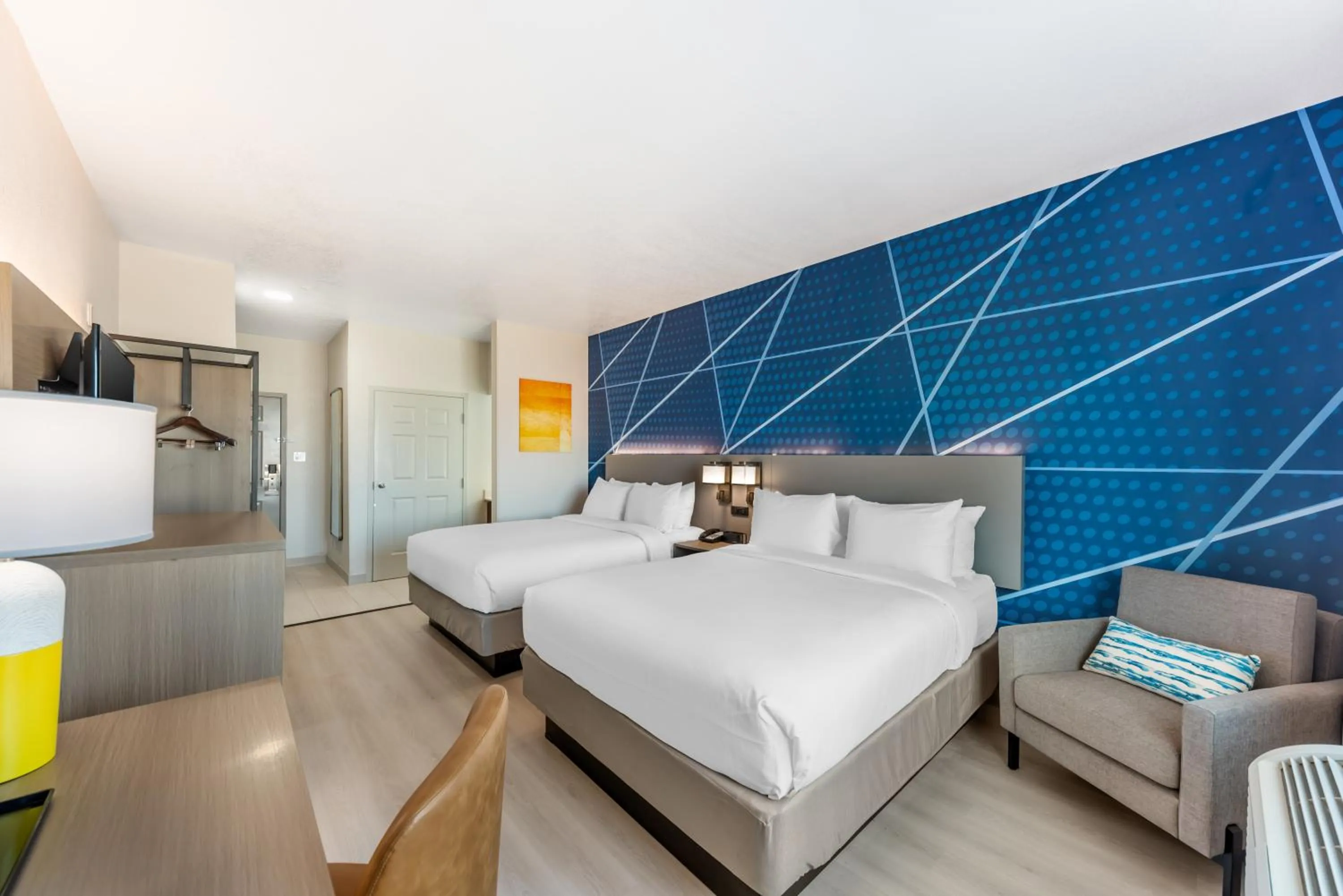 Communal lounge/ TV room, Bed in Comfort Inn & Suites Belton Temple South I-35