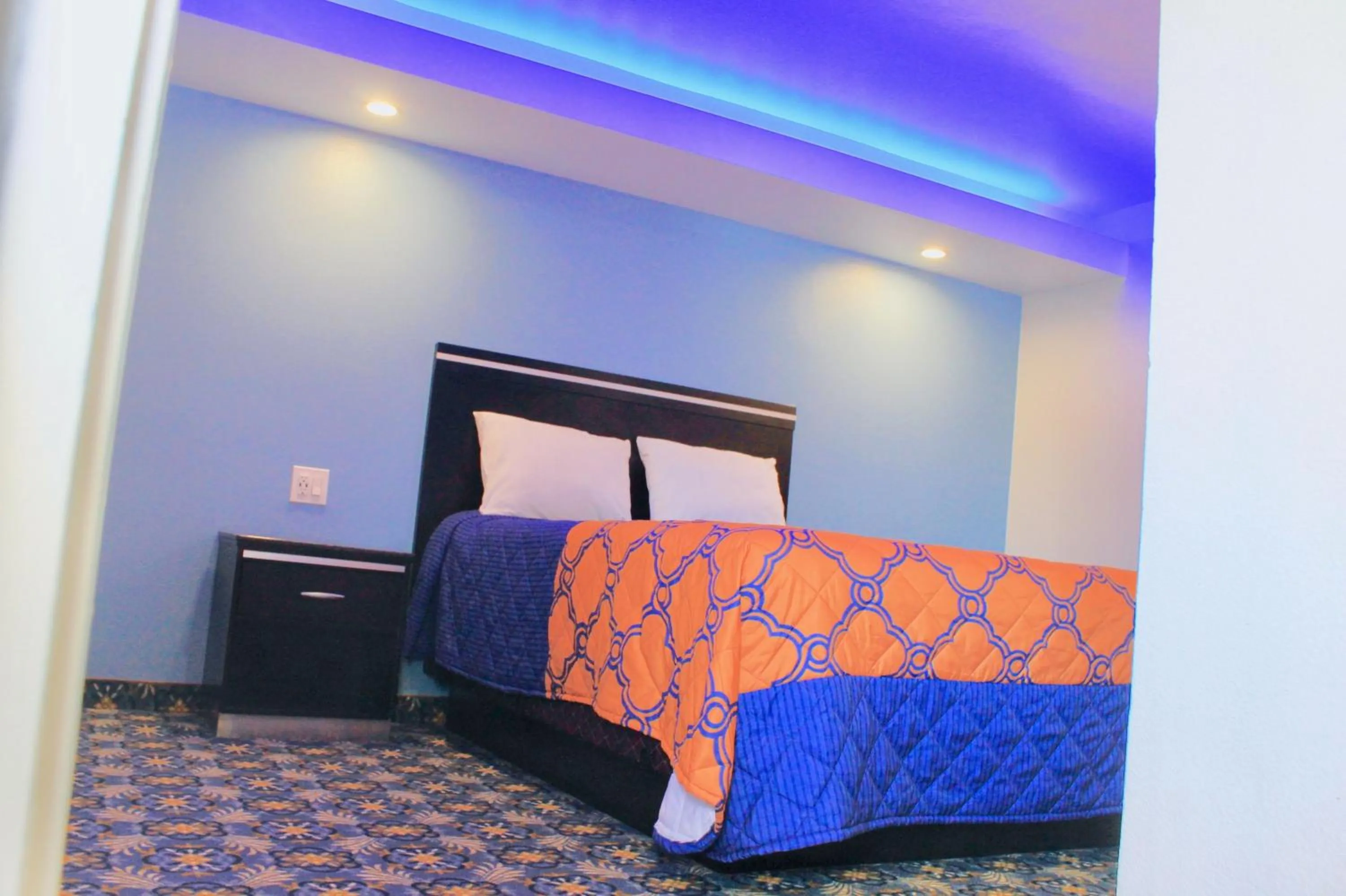 TV and multimedia, Bed in Arlington Motel