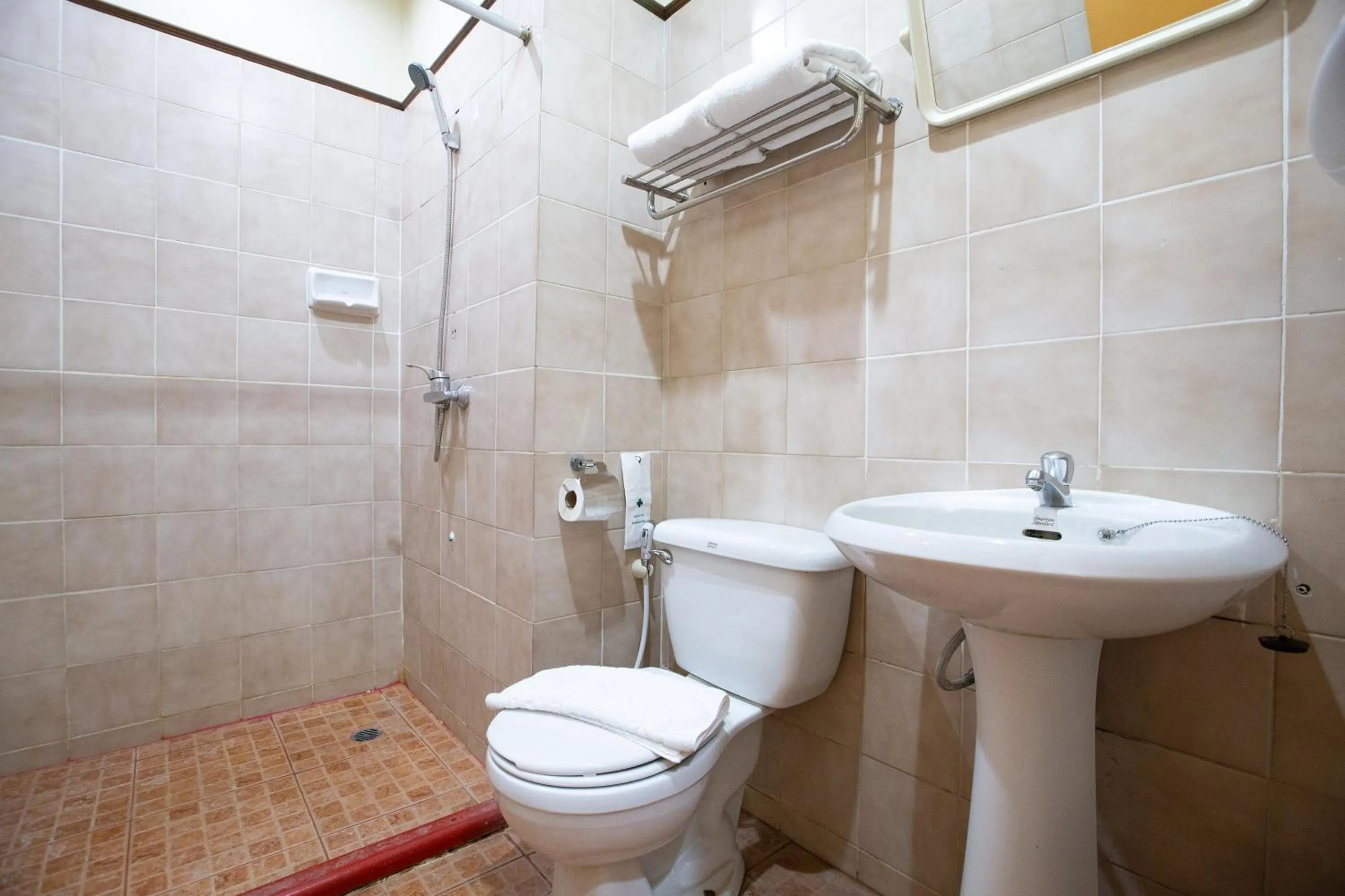 Shower in Night Bazaar Place