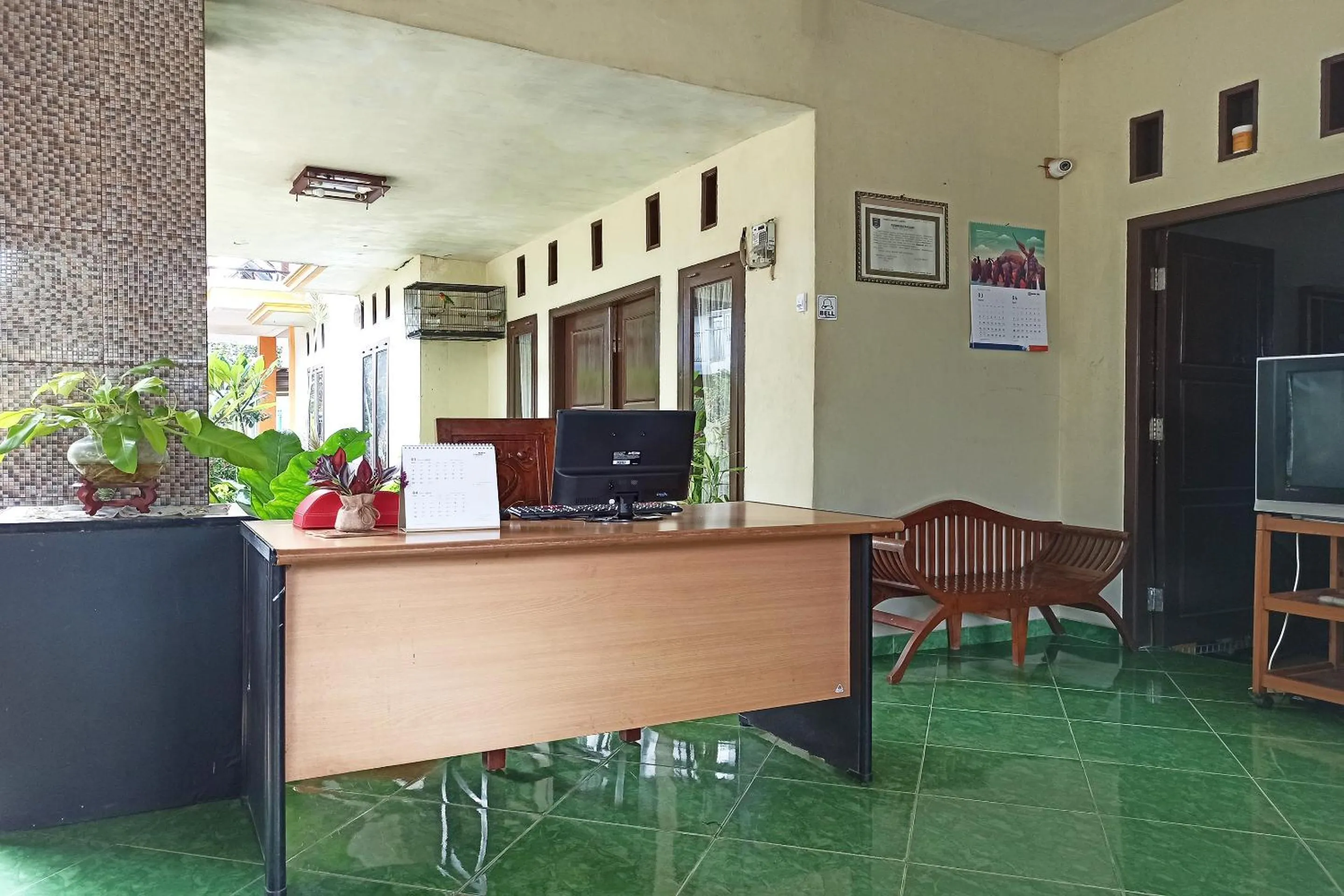 Lobby or reception in RedDoorz near Taman Merdeka Metro Lampung