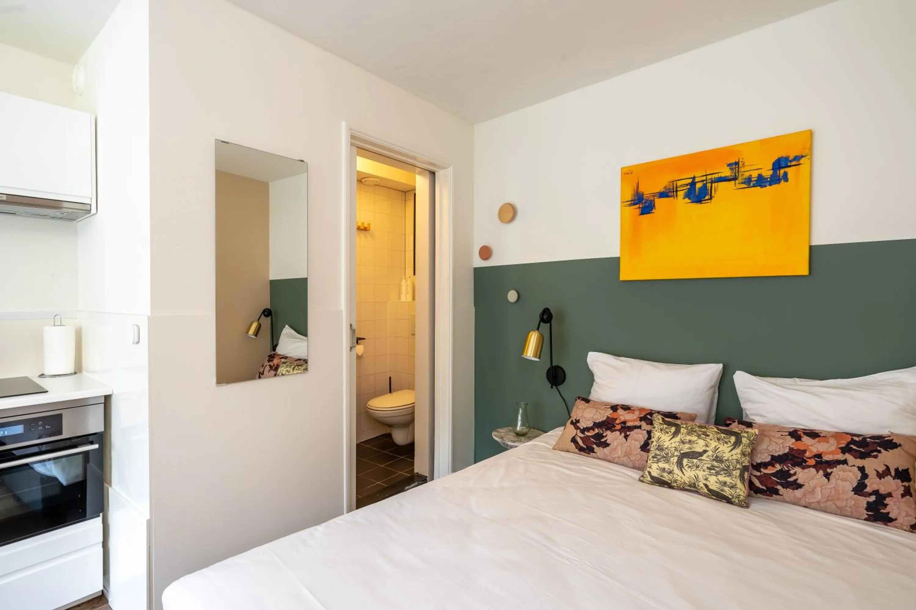 Bed in Amsterdam Dockside Flats