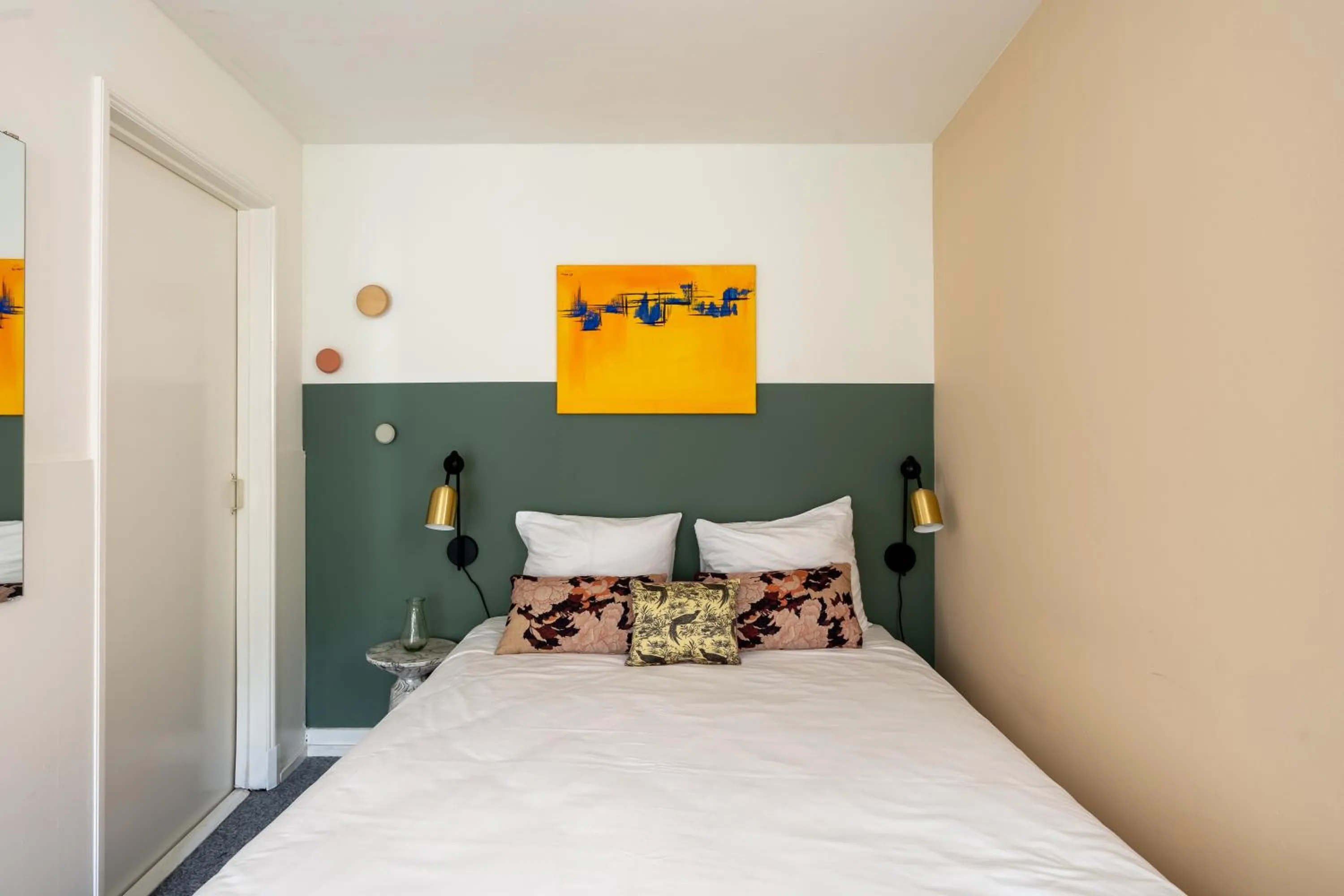 Bed in Amsterdam Dockside Flats