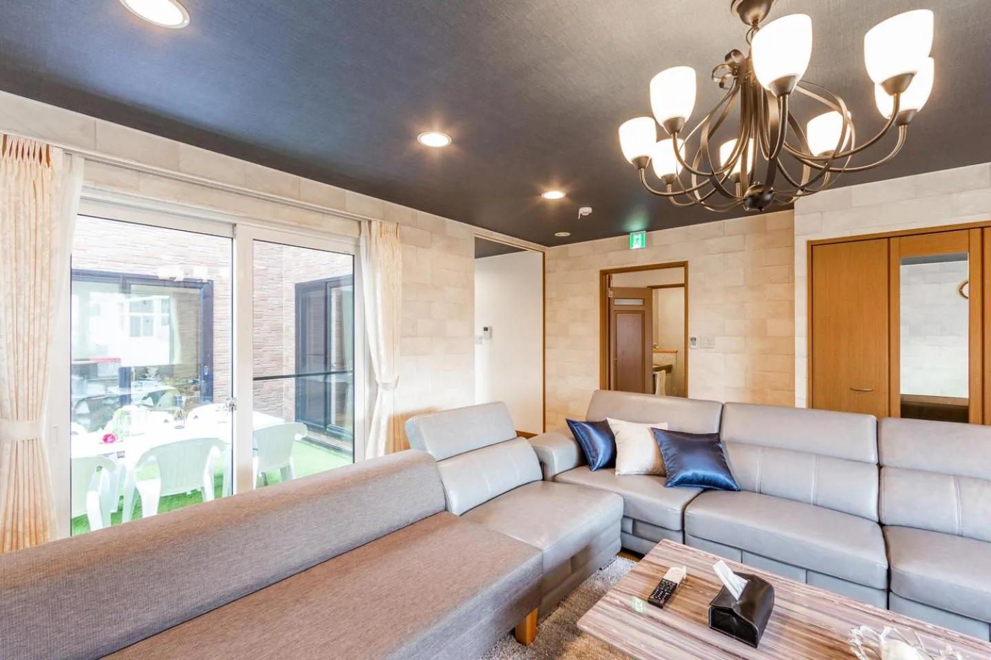 Living room in THE WORLDWIDE HOUSE