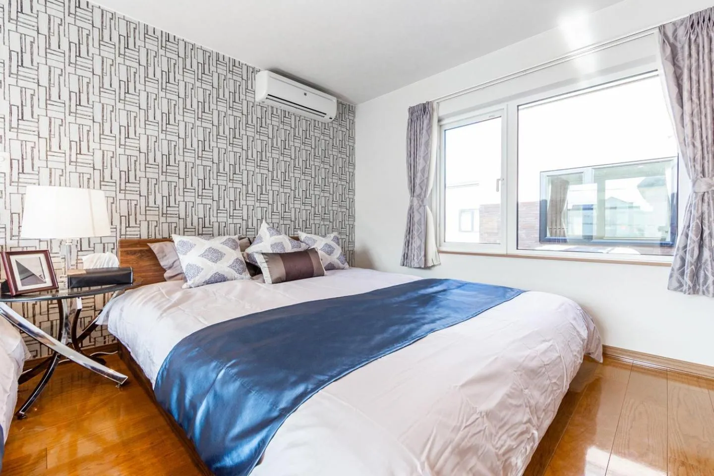 Bed in THE WORLDWIDE HOUSE