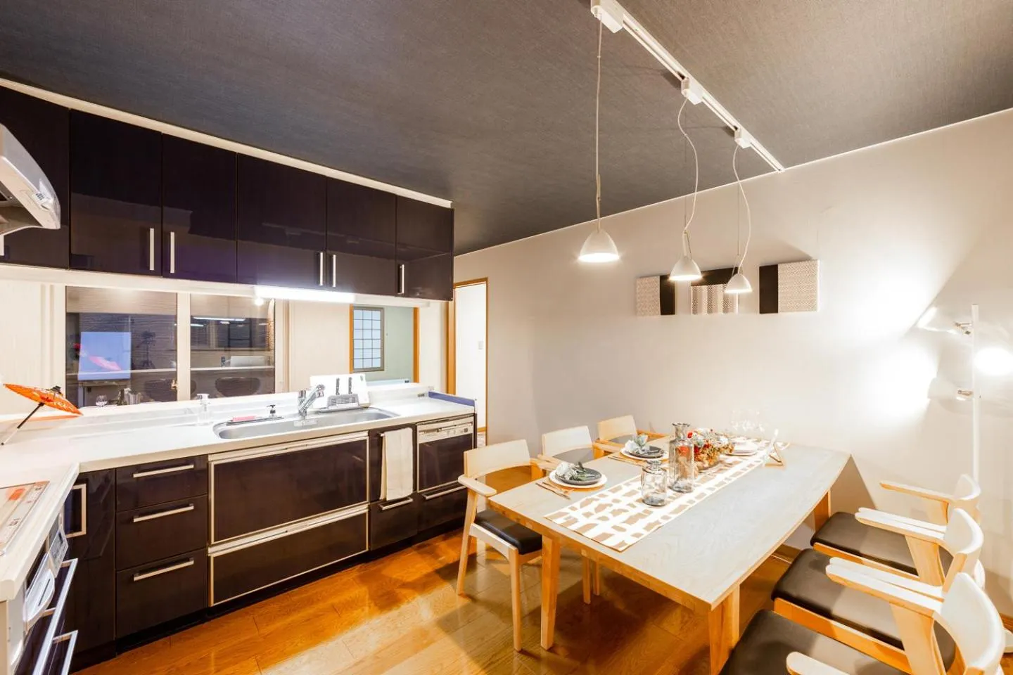 Dining area in THE WORLDWIDE HOUSE