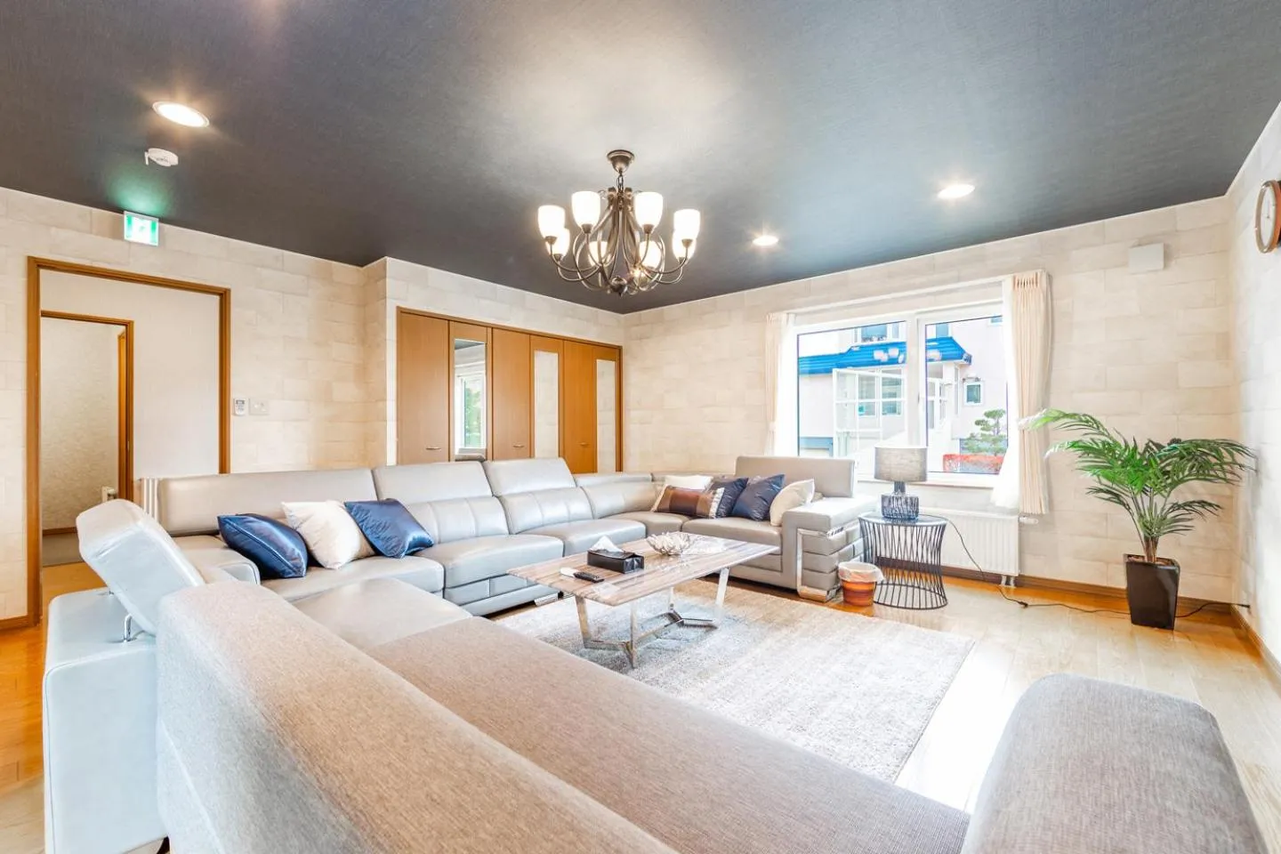 Bedroom, Bed in THE WORLDWIDE HOUSE