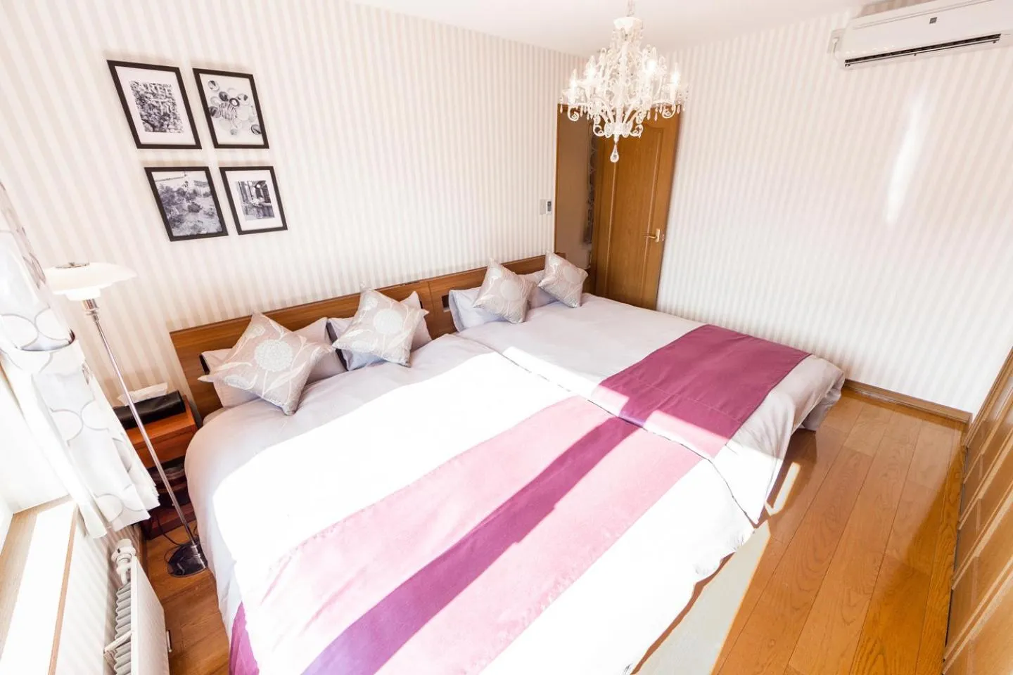 Bed in THE WORLDWIDE HOUSE