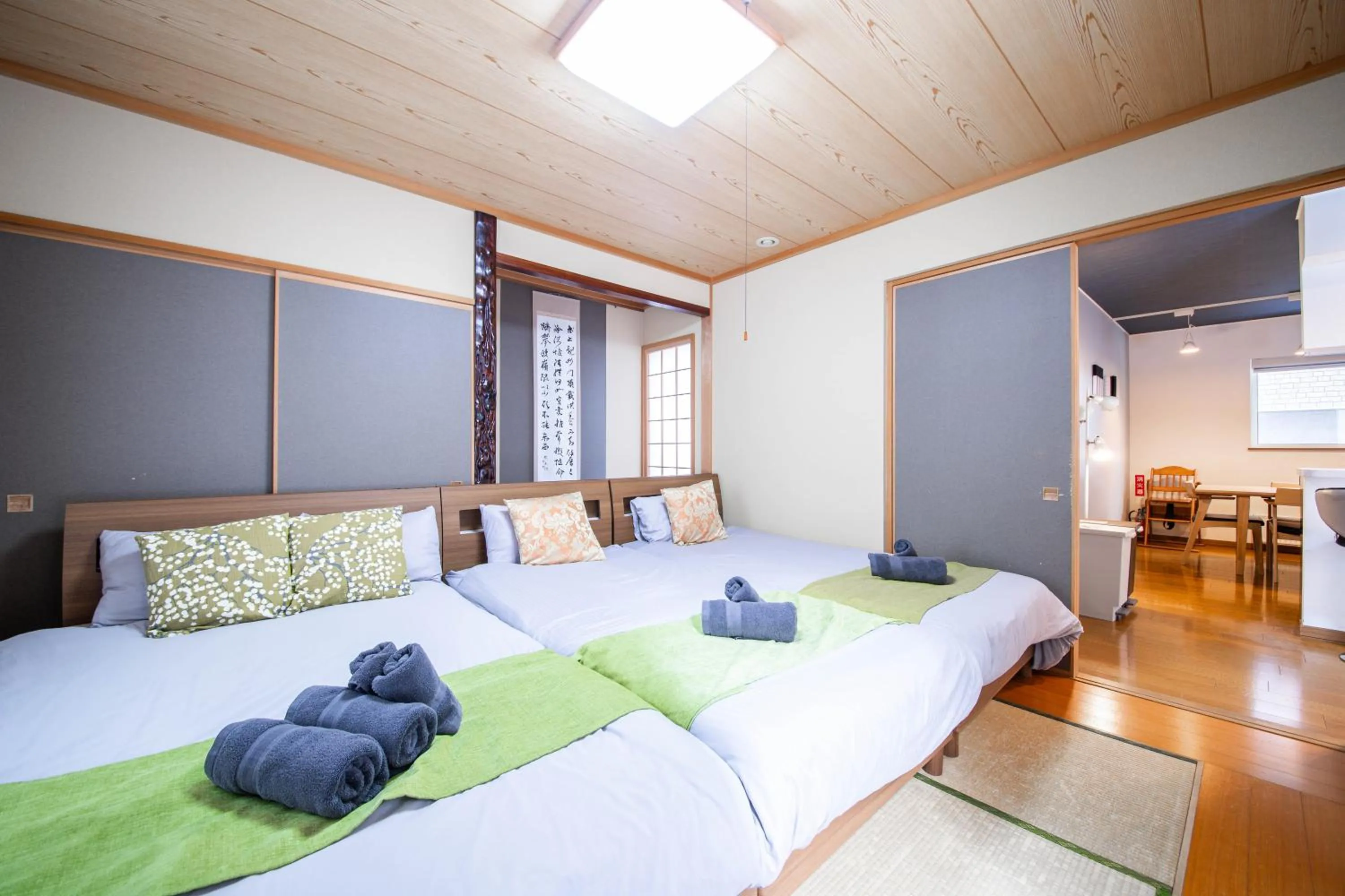 Bedroom, Bed in THE WORLDWIDE HOUSE