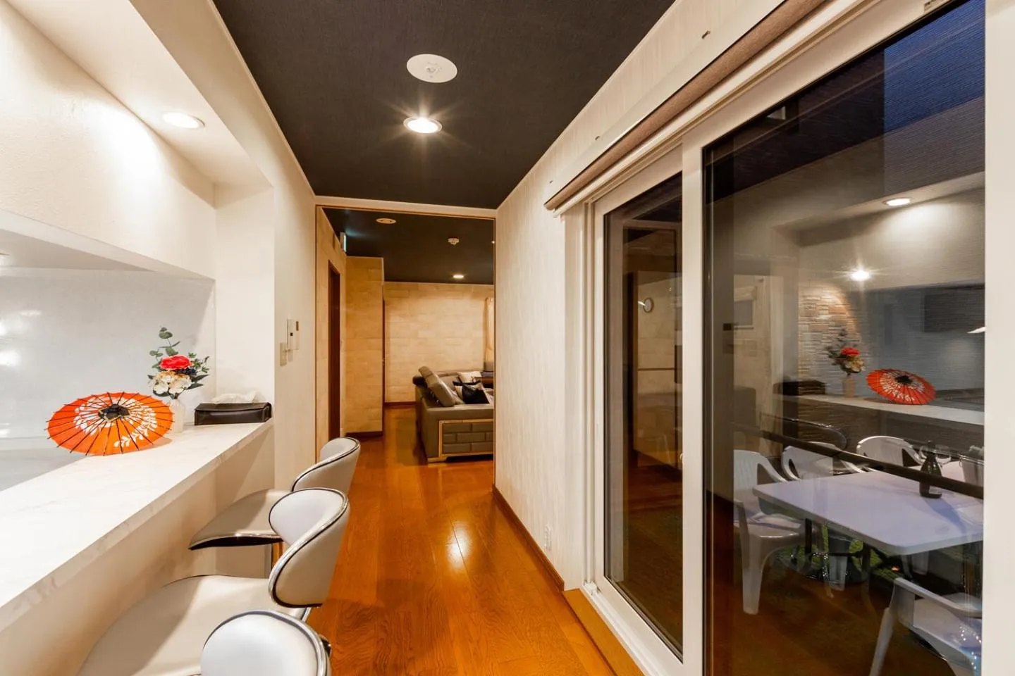 Area and facilities in THE WORLDWIDE HOUSE