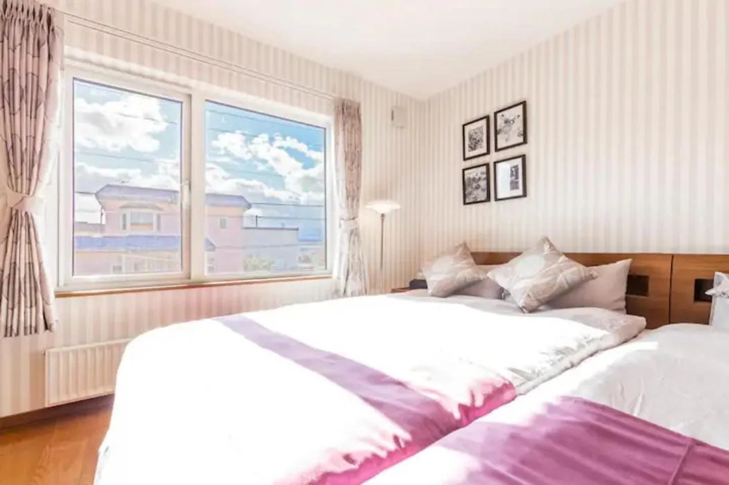 Bedroom, Bed in THE WORLDWIDE HOUSE