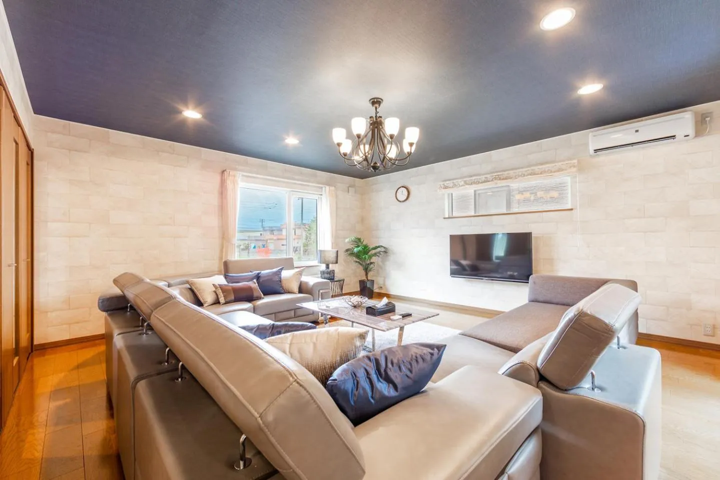 Living room in THE WORLDWIDE HOUSE