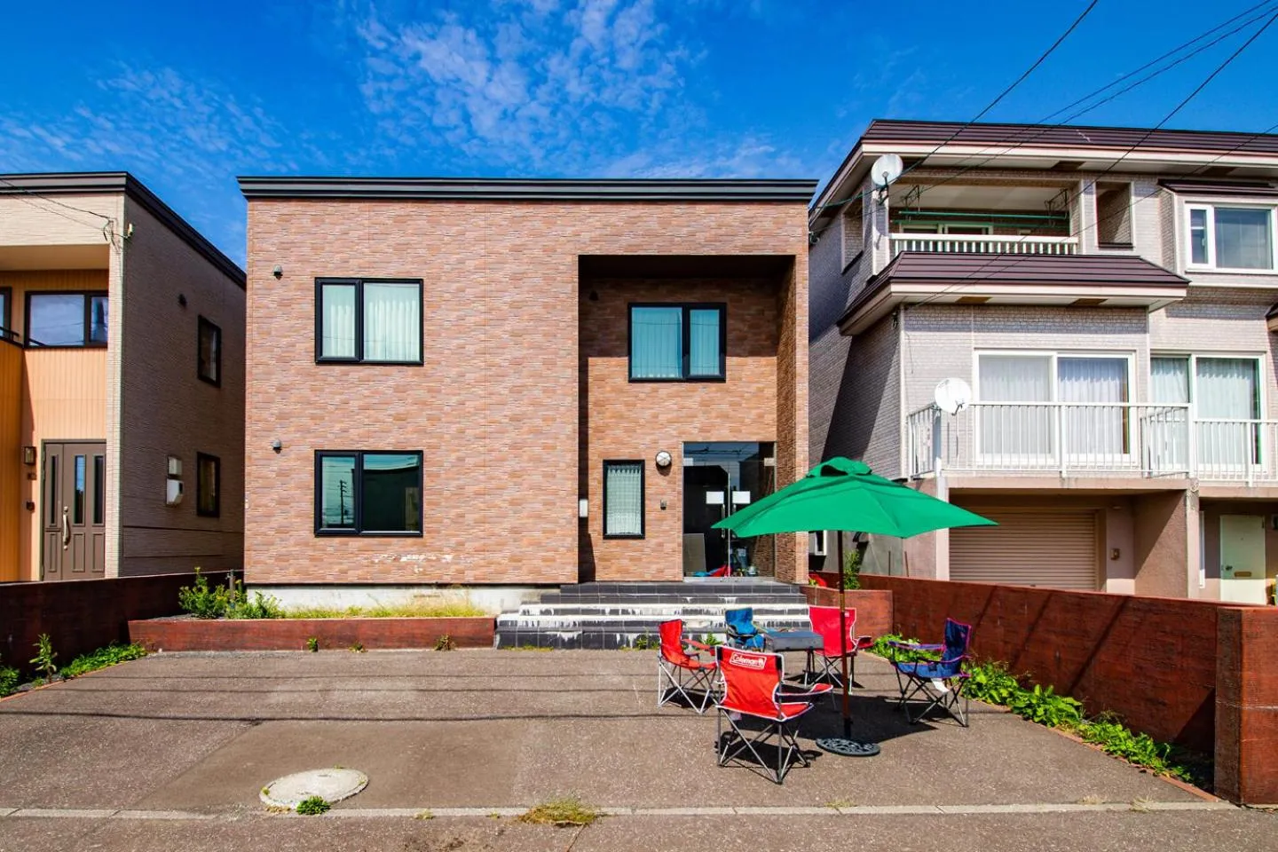 Property building in THE WORLDWIDE HOUSE