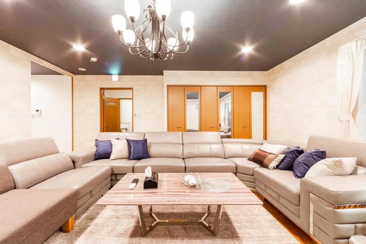 Four-Bedroom House in THE WORLDWIDE HOUSE Four-Bedroom House in THE WORLDWIDE HOUSE