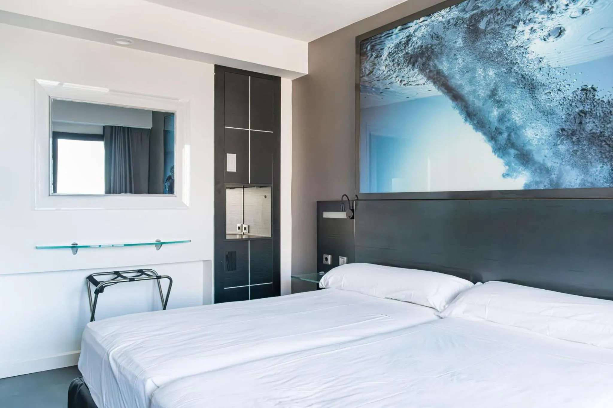 Photo of the whole room, Bed in Bakour La Manga Splash