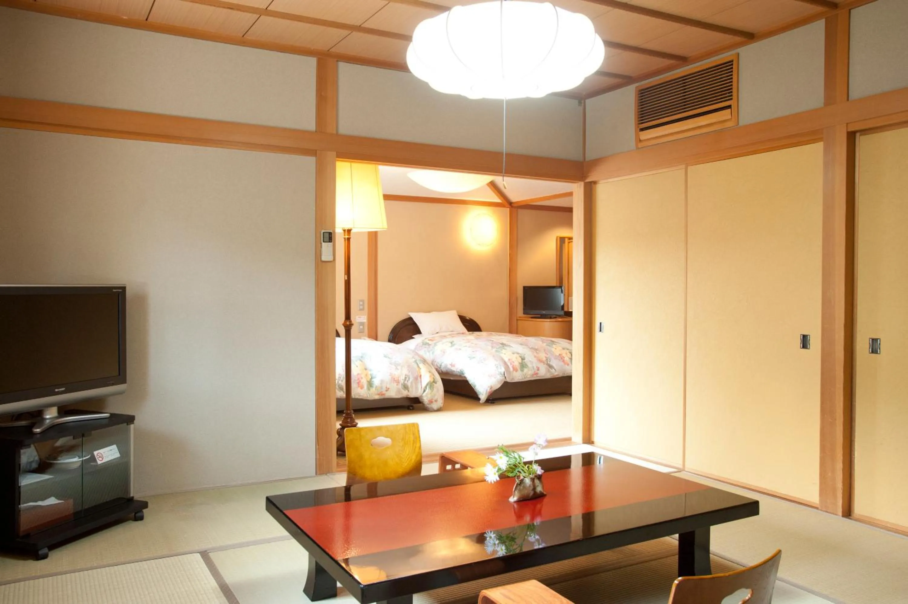 Photo of the whole room, Bed in Ryotei Tanokura