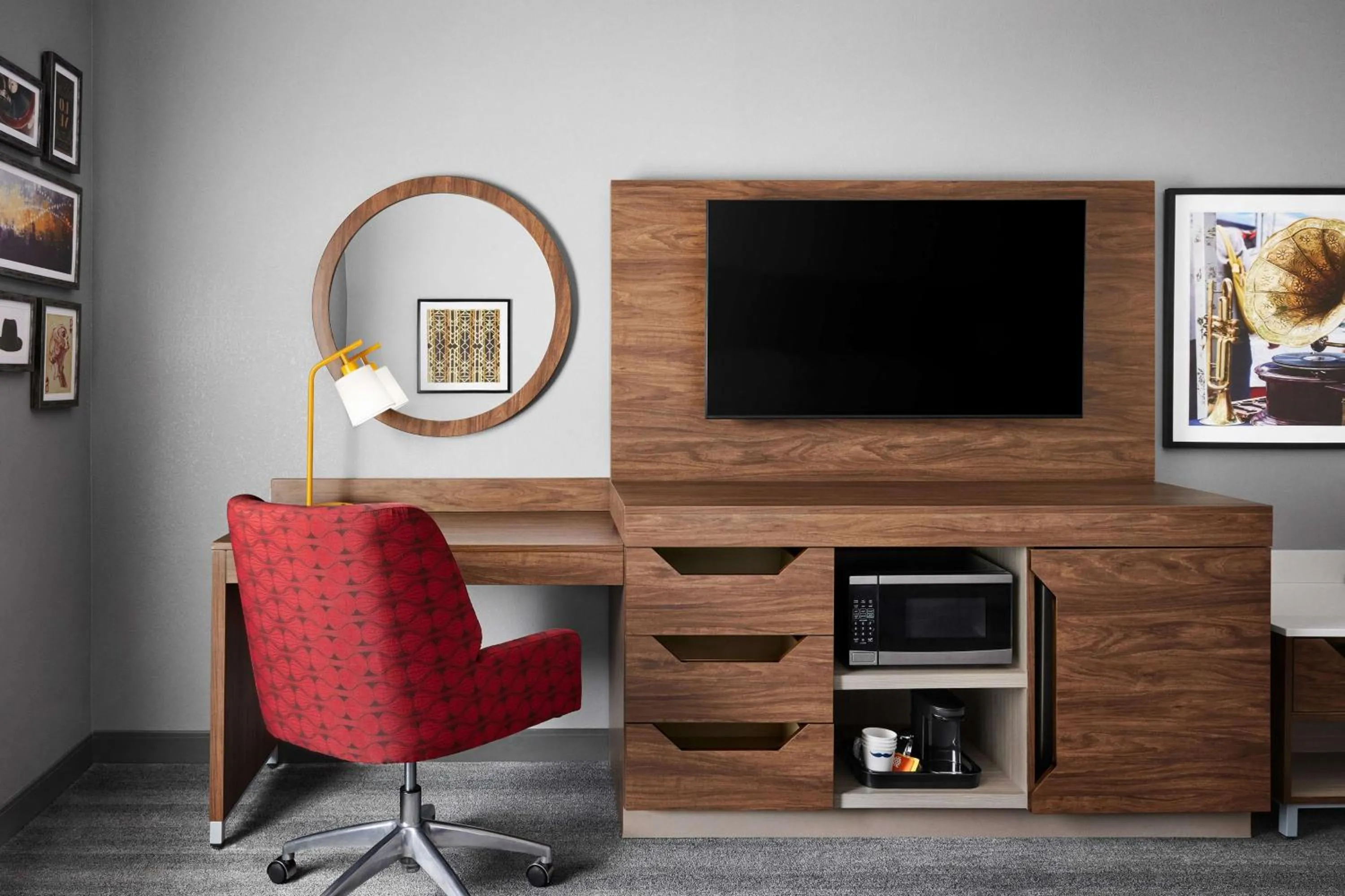 TV and multimedia in Hampton Inn & Suites Charlotte Steele Creek Road, NC