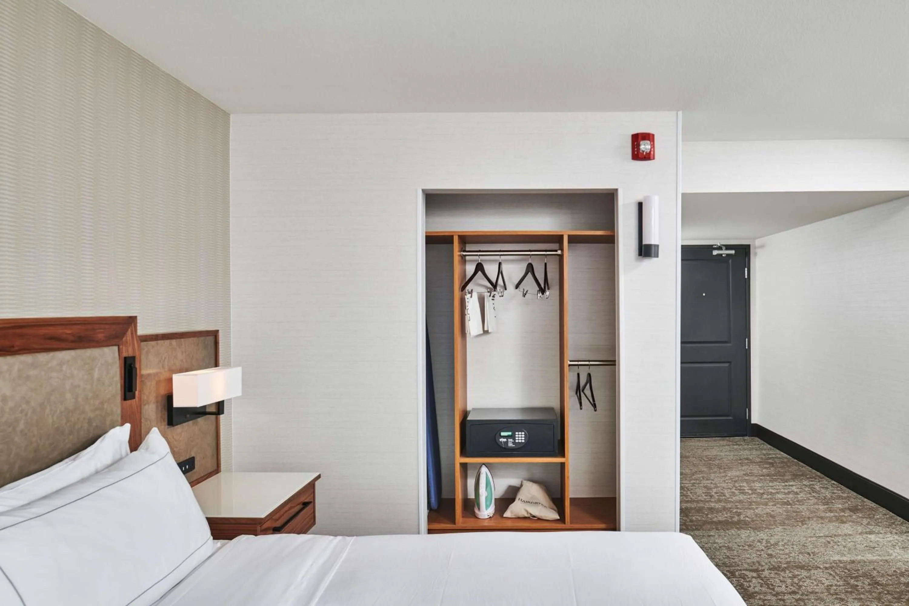 Bed in Doubletree By Hilton Fullerton