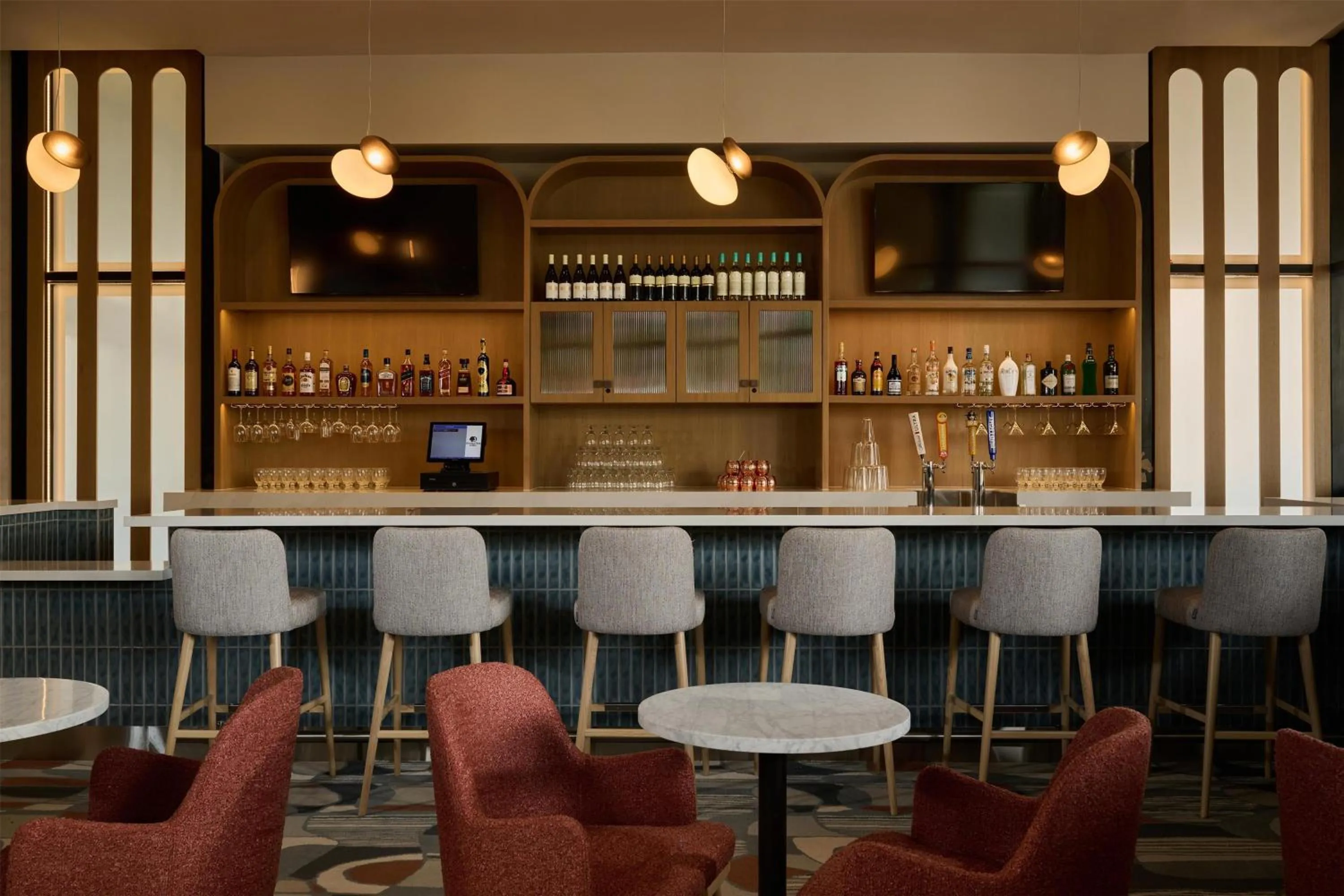 Lounge or bar in Doubletree By Hilton Fullerton
